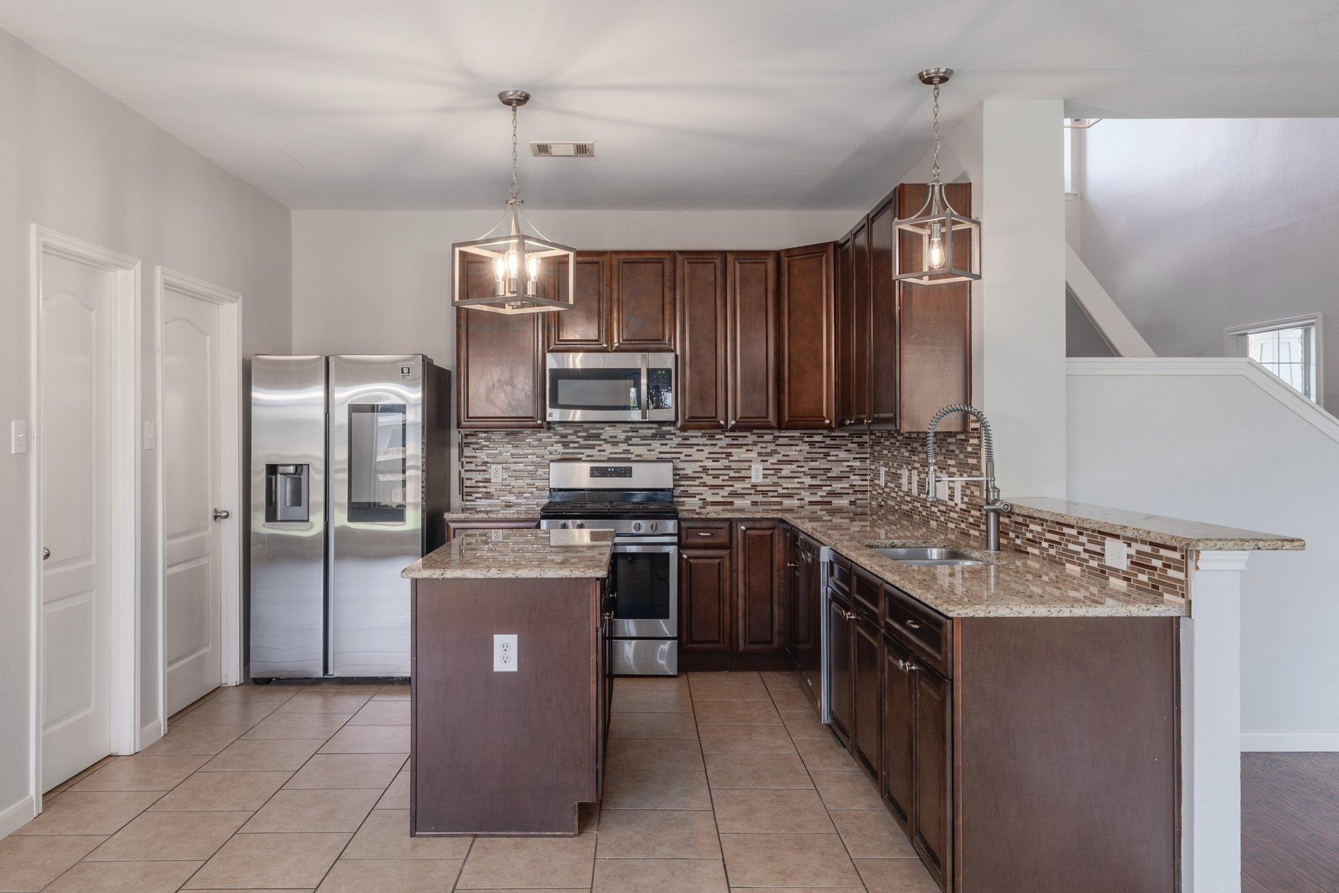 20516  Farm Pond Ln, photo 9