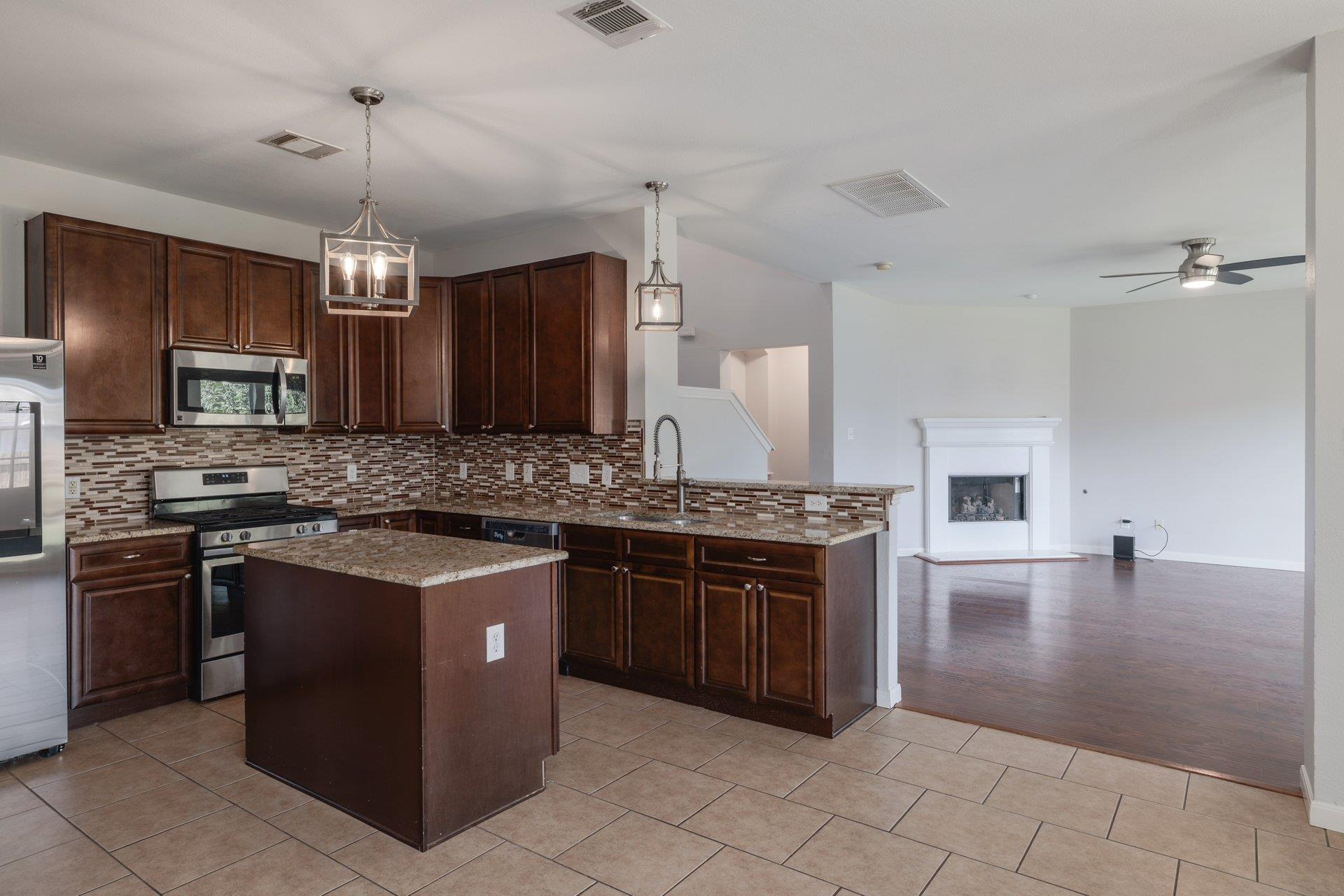 20516  Farm Pond Ln, photo 10