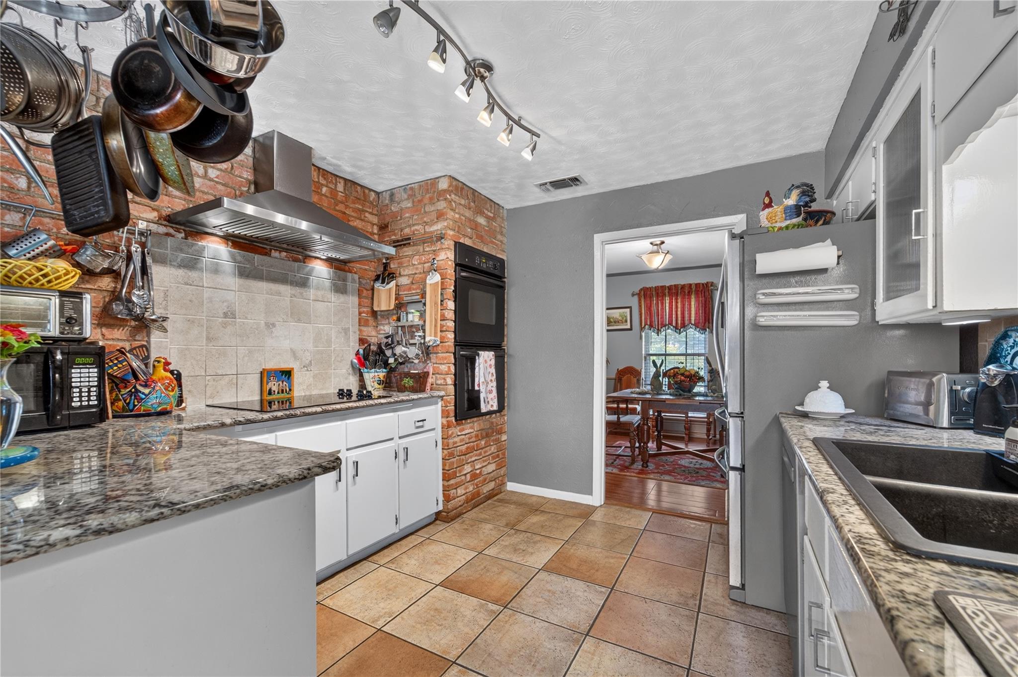 602  Lydia Dr, photo 9