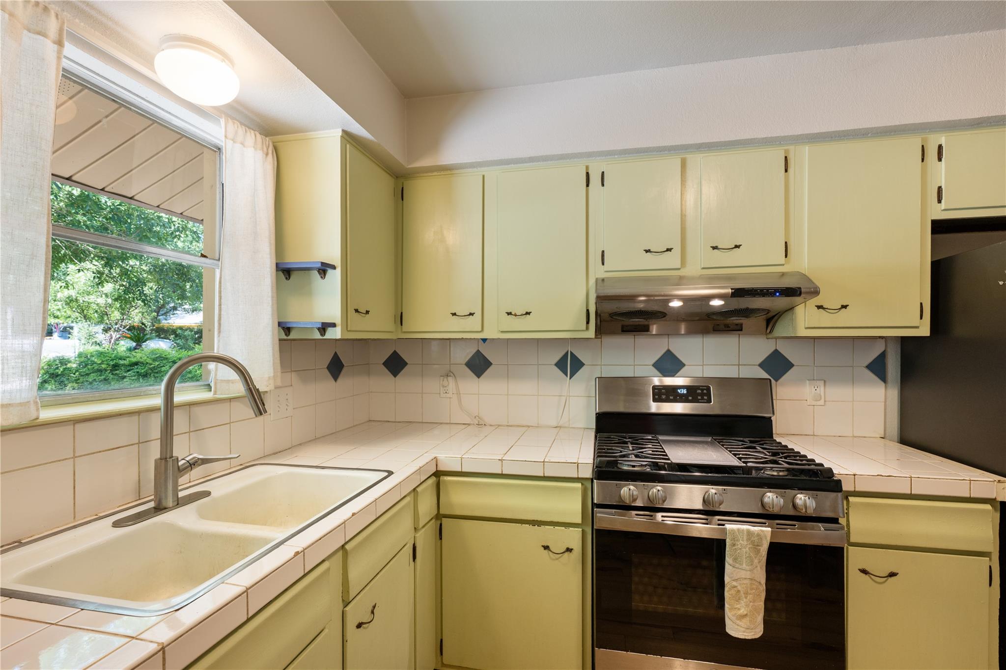 2307  Valley High Cir, photo 8