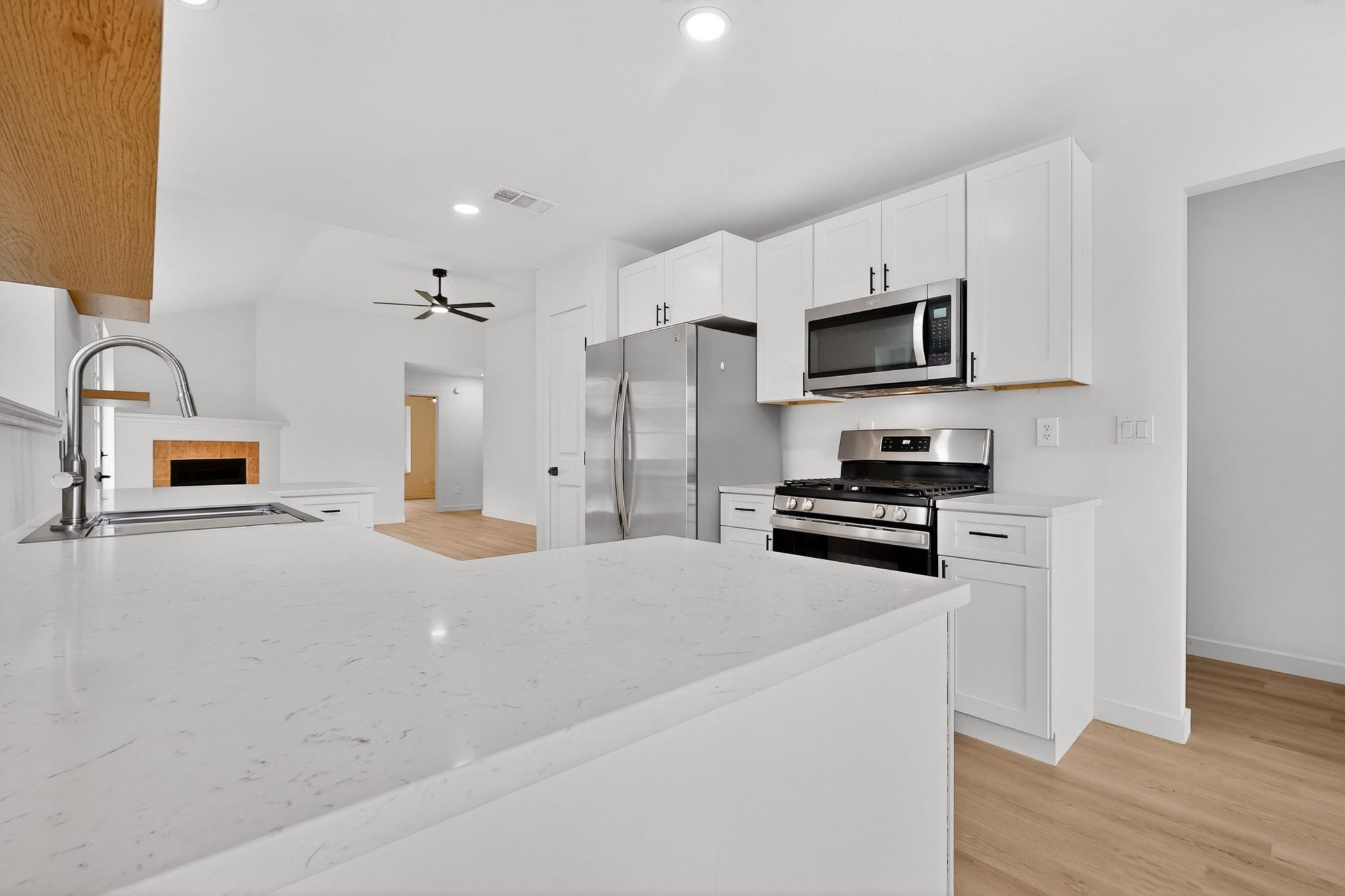 14305  Vandever St, photo 11