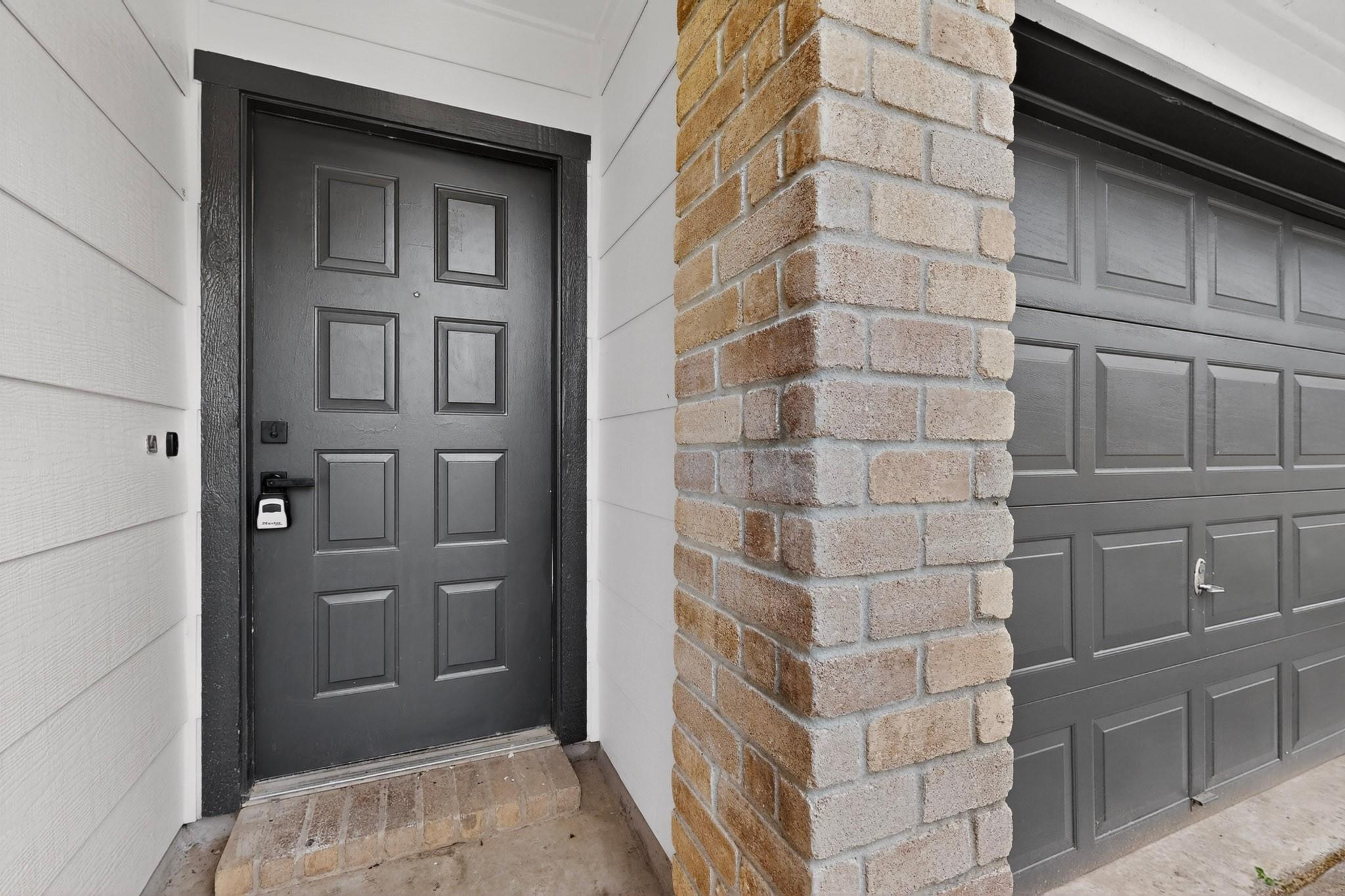 14305  Vandever St, photo 3