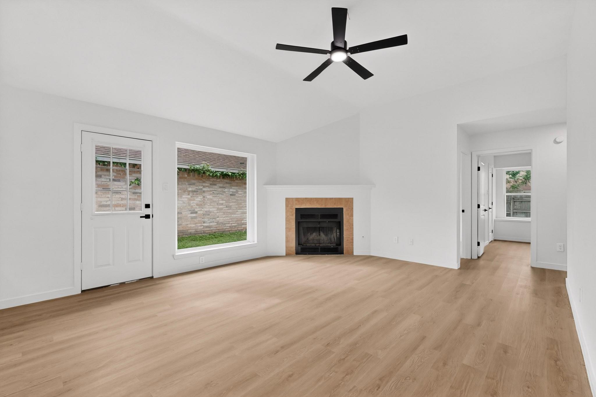 14305  Vandever St, photo 4