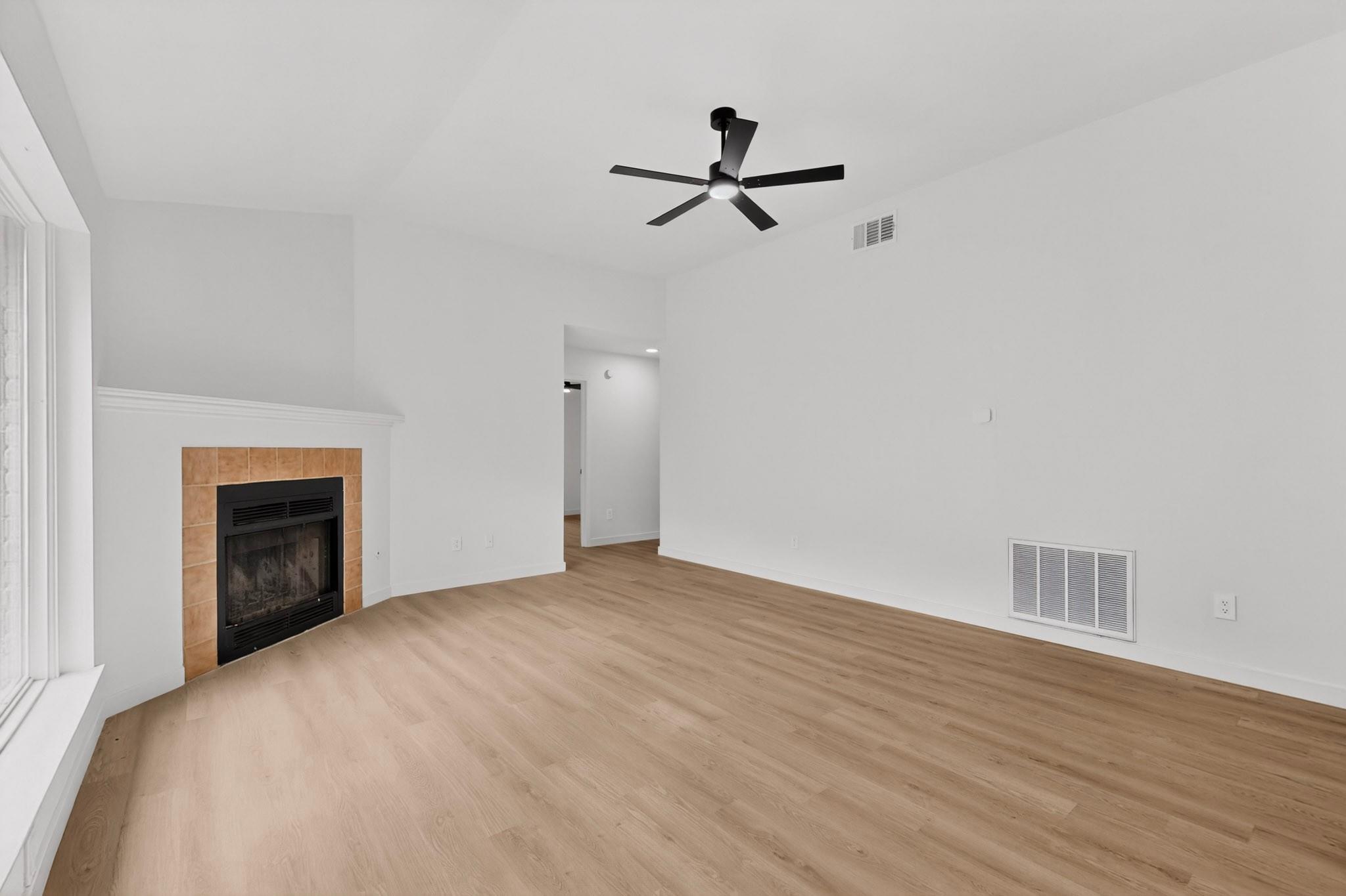 14305  Vandever St, photo 5