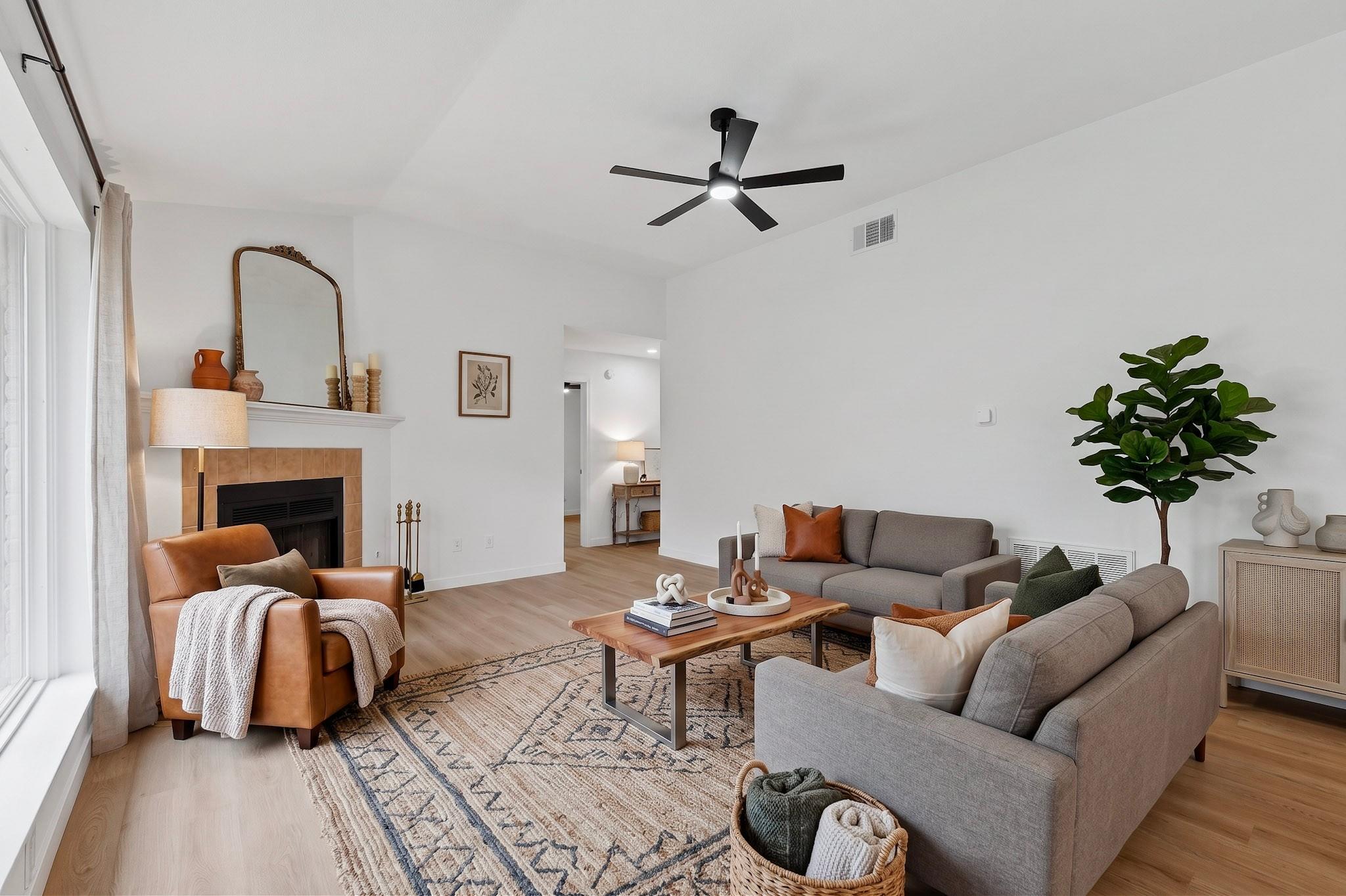 14305  Vandever St, photo 6