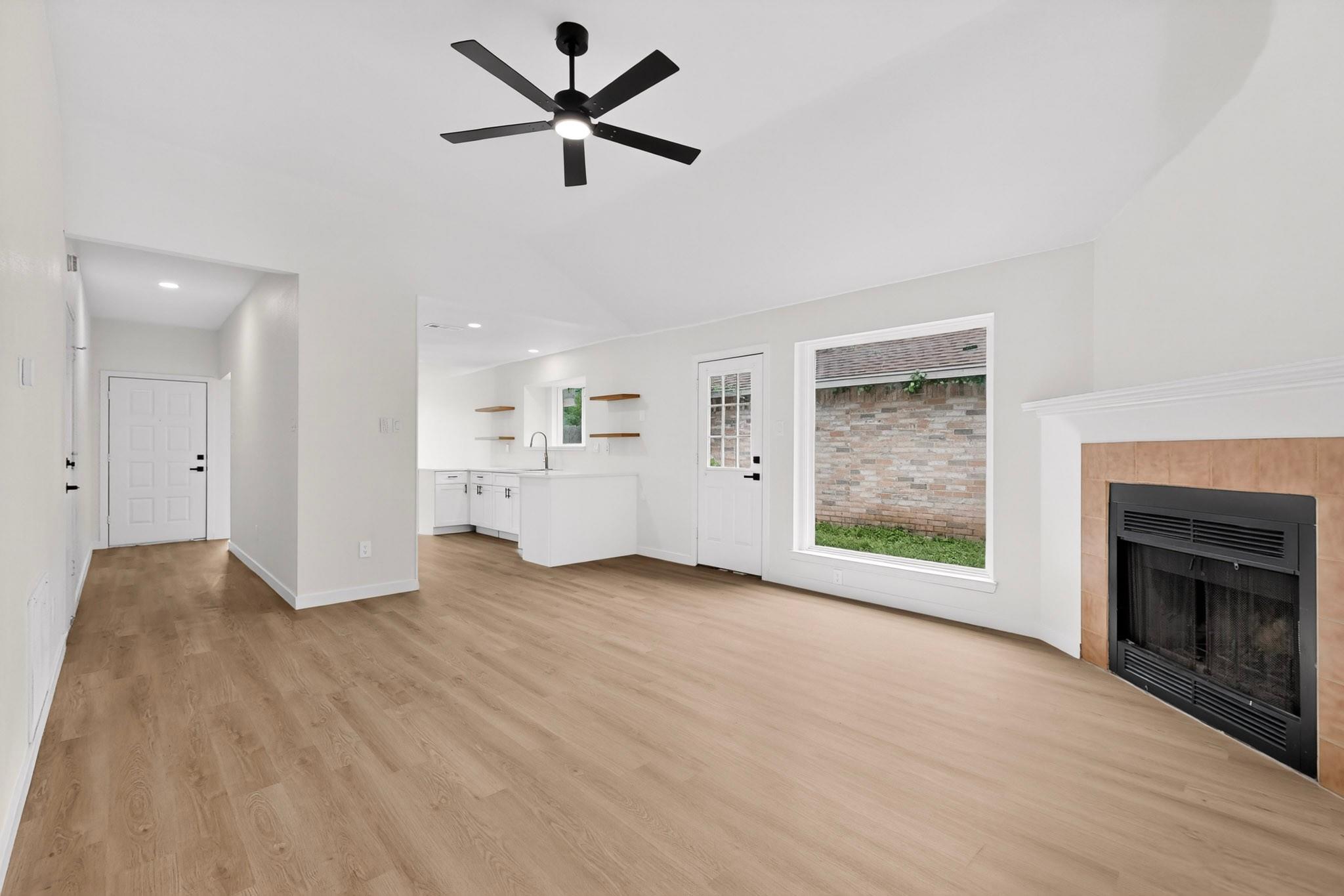 14305  Vandever St, photo 7