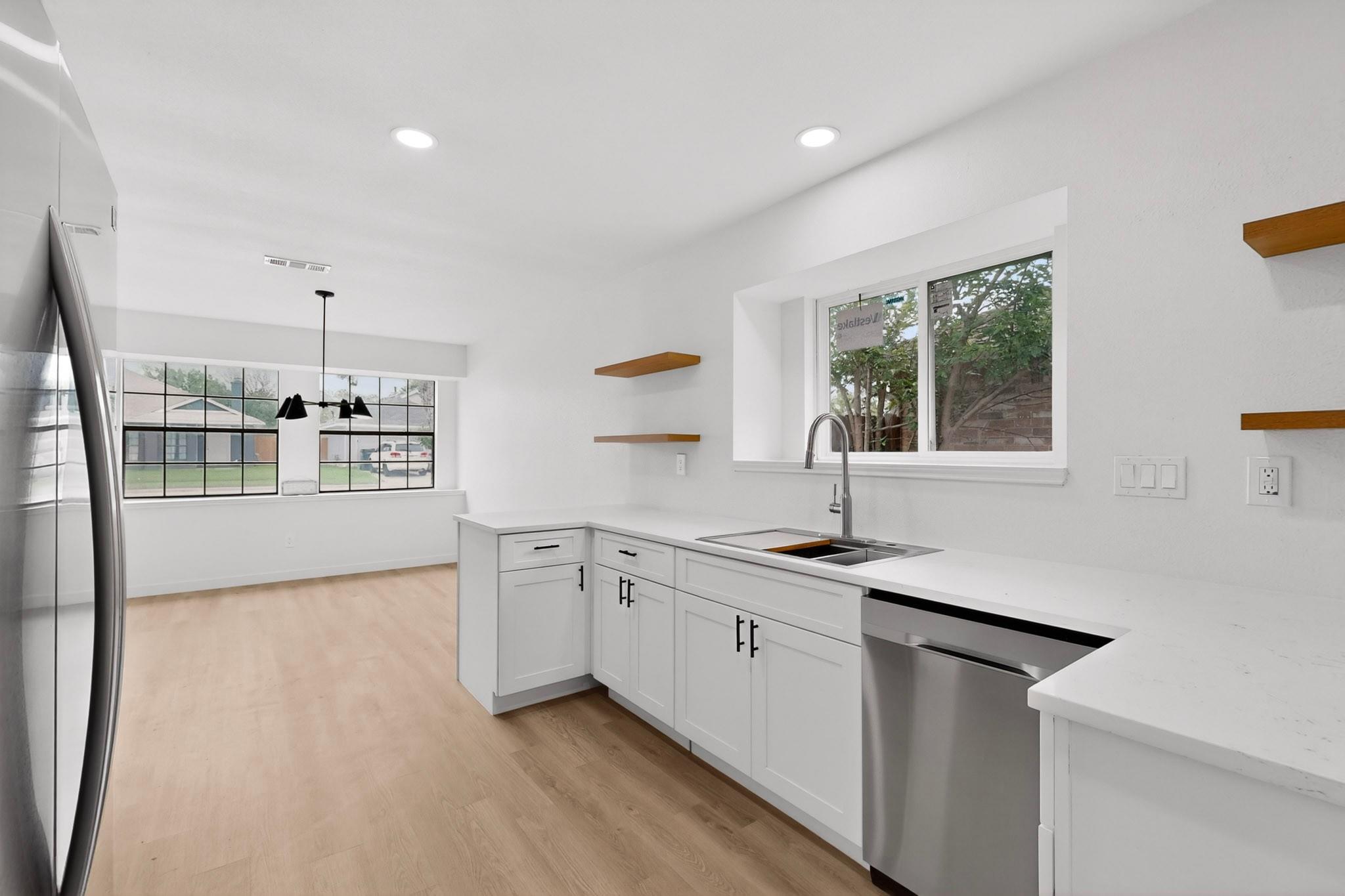 14305  Vandever St, photo 9