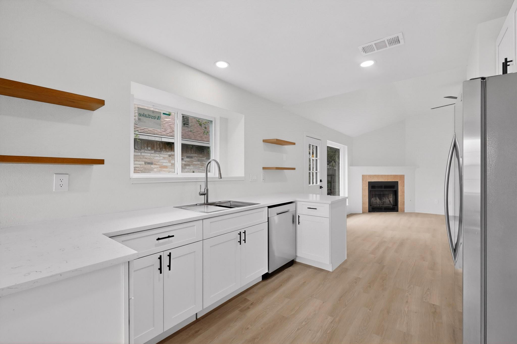 14305  Vandever St, photo 10