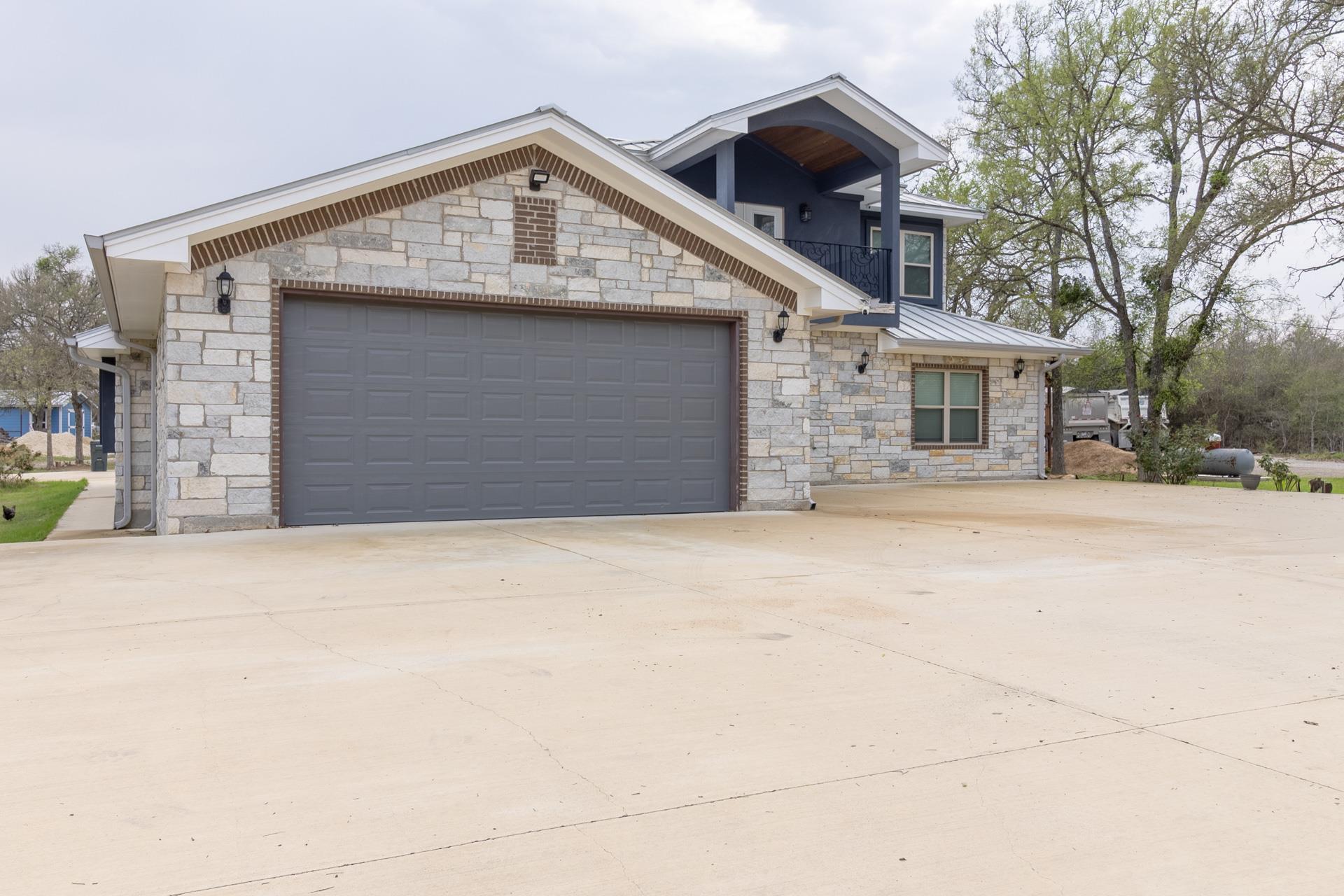 319  Lonesome Dove Dr, photo 3