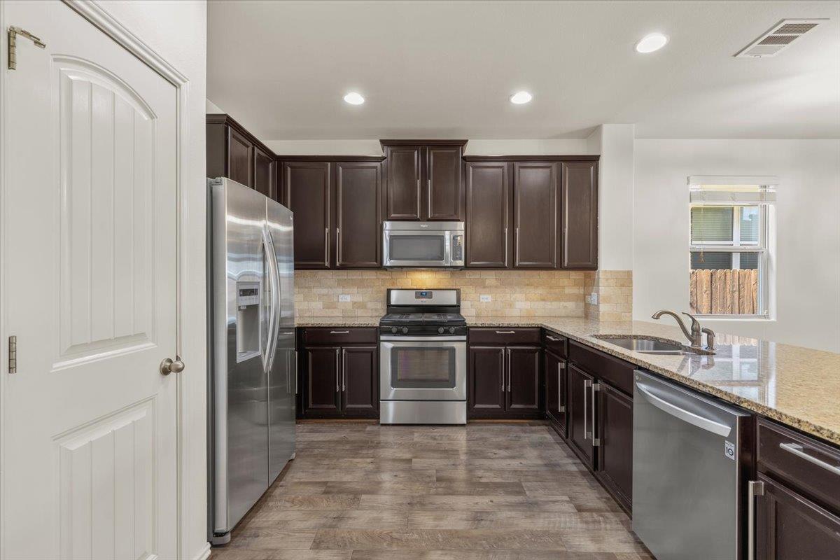 332  Fletcher Bnd, photo 6