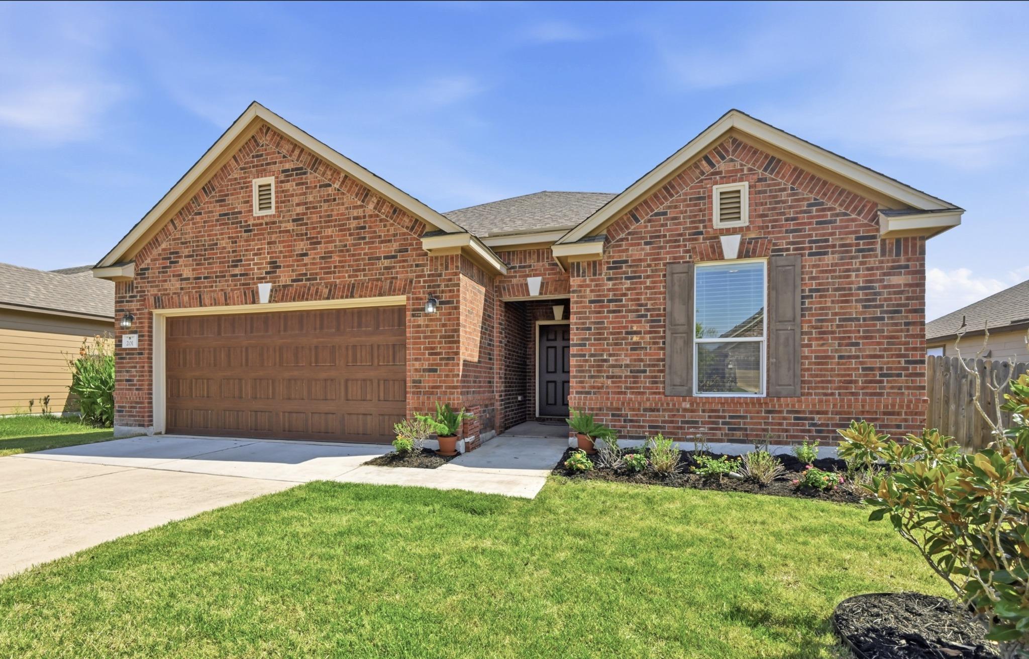 201  Connor Elkins Dr, photo 2
