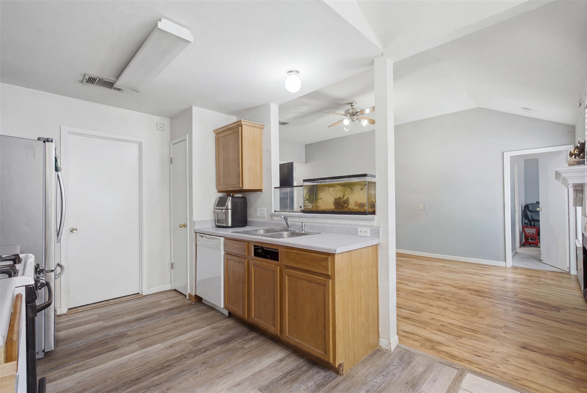 218  Juniper St, photo 11