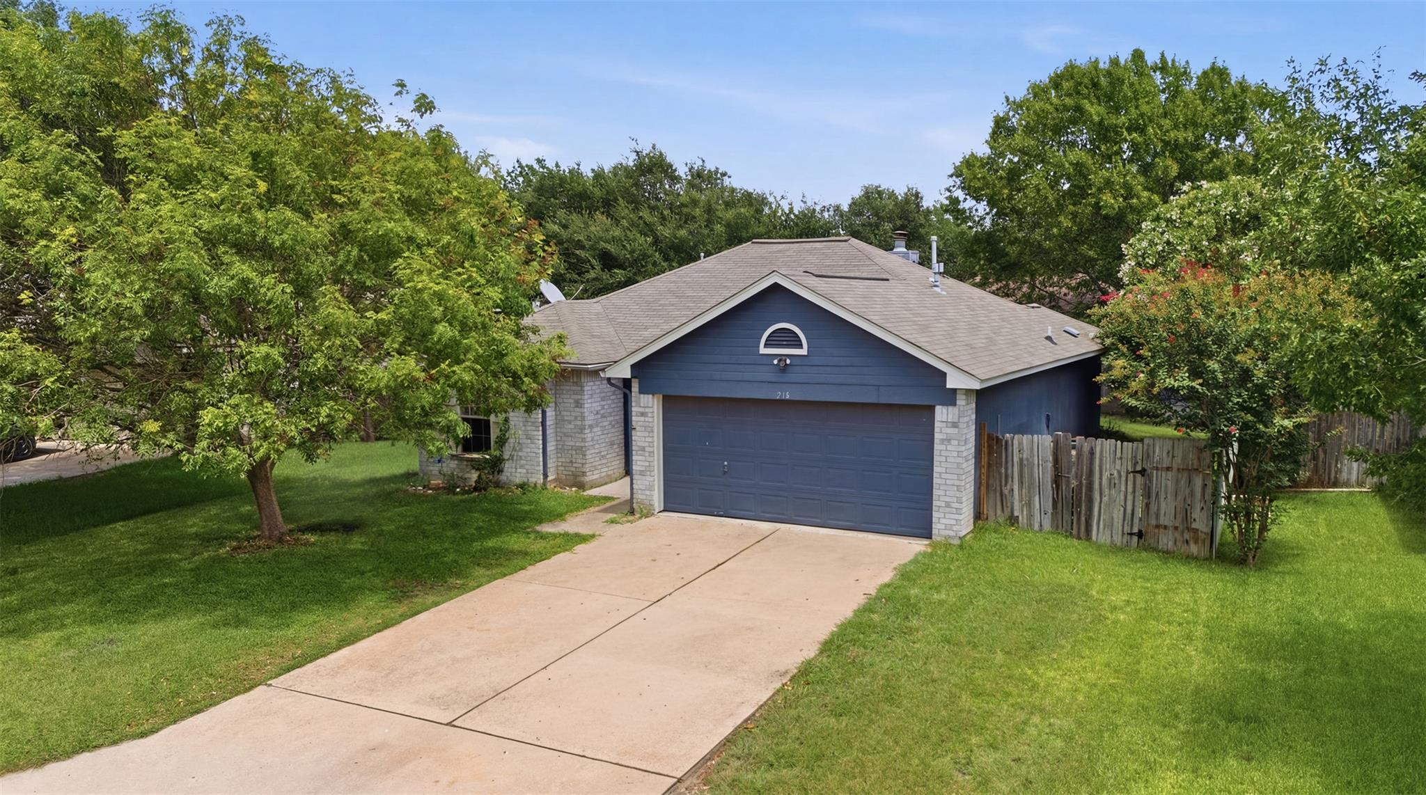218  Juniper St, photo 3