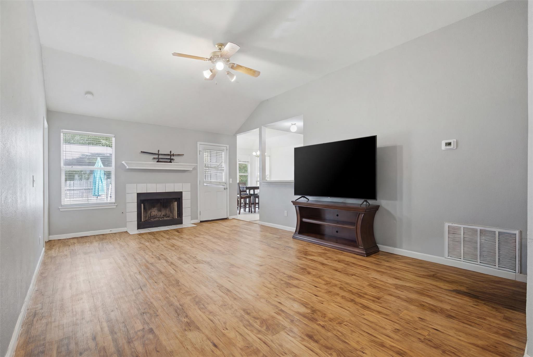 218  Juniper St, photo 9