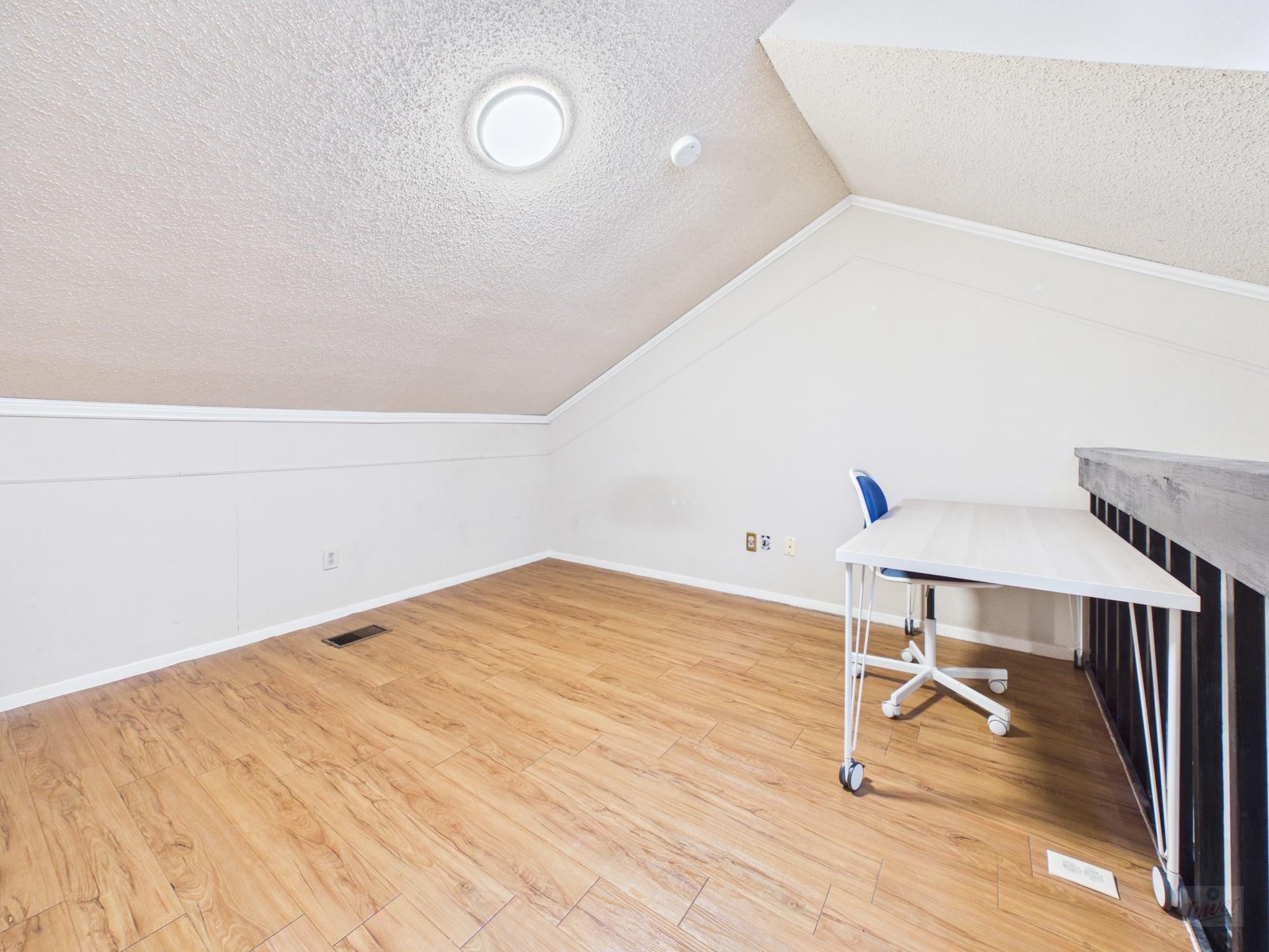 1905  San Gabriel St  #206, photo 10