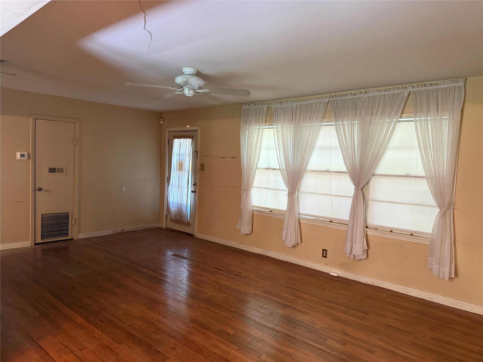 1405 E 16th St E, photo 4