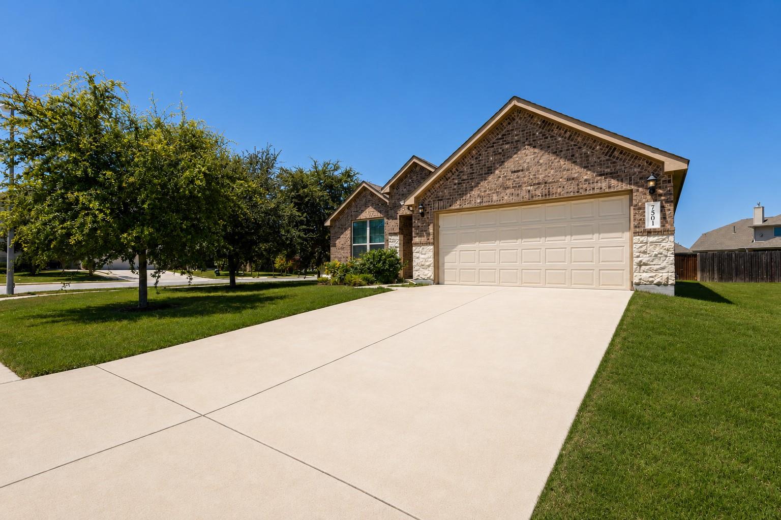 7501  Lombardy Loop, photo 3