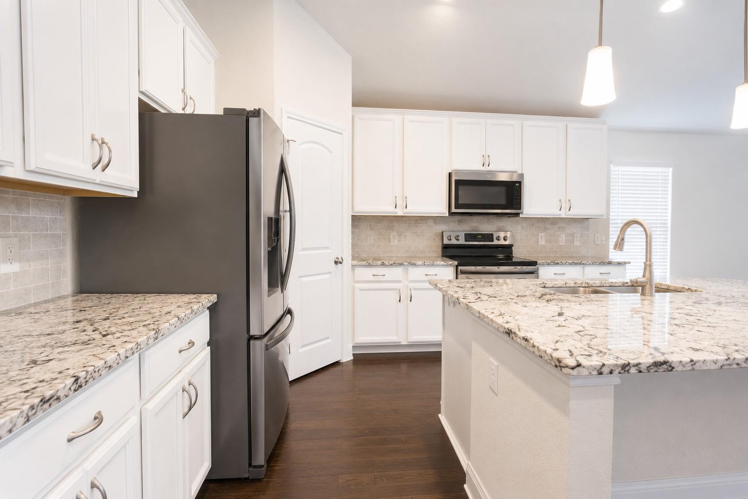 7501  Lombardy Loop, photo 9
