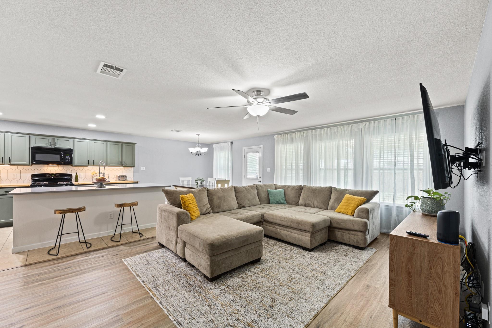 628  Quarter Ave, photo 4
