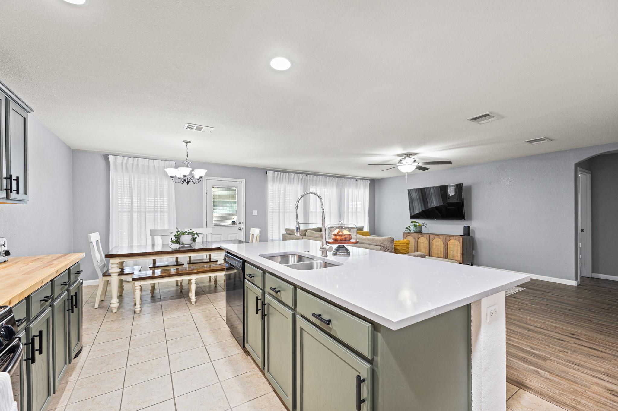 628  Quarter Ave, photo 8