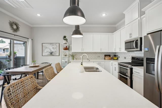 332  Adams St, photo 11