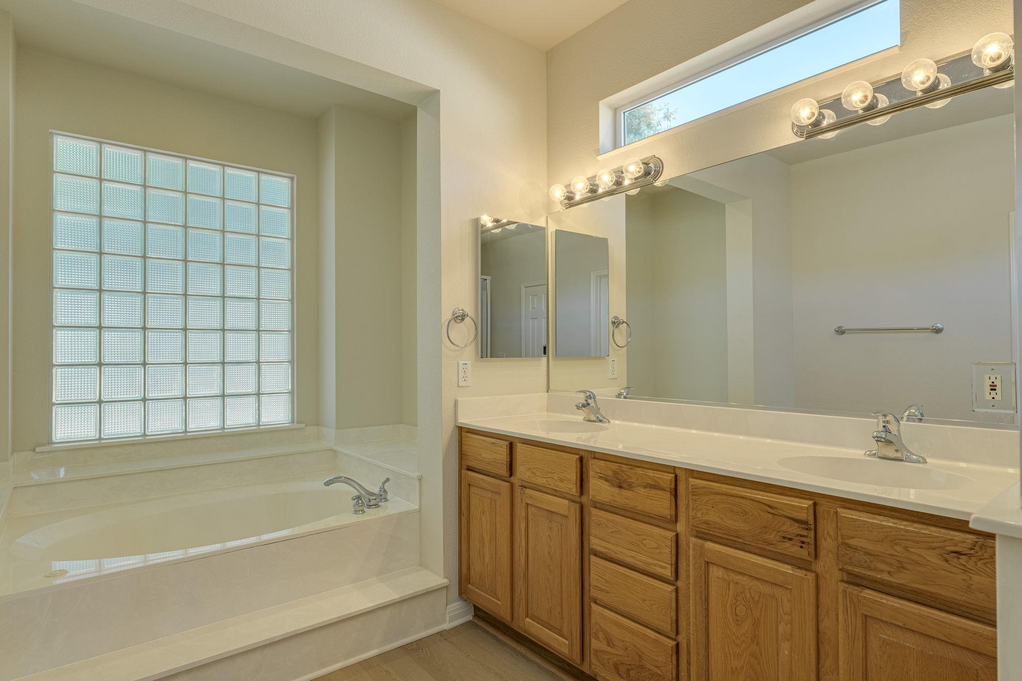 107  Lantana Dr, photo 9
