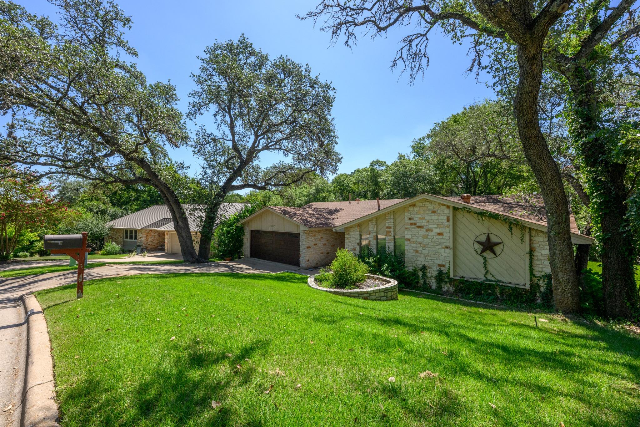 1907  Stoneridge Rd, photo 2