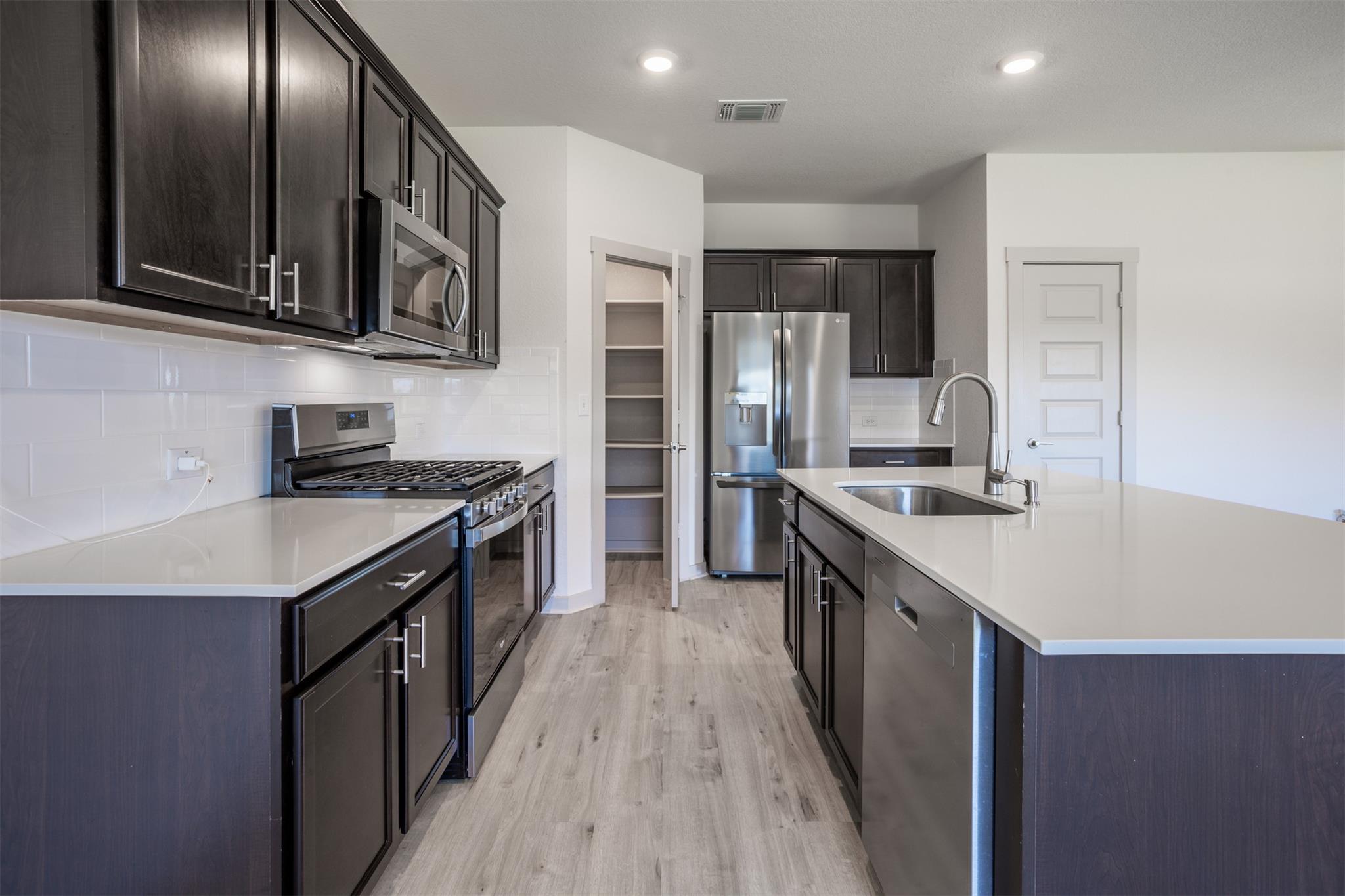 2100  Tucker Ln, photo 11