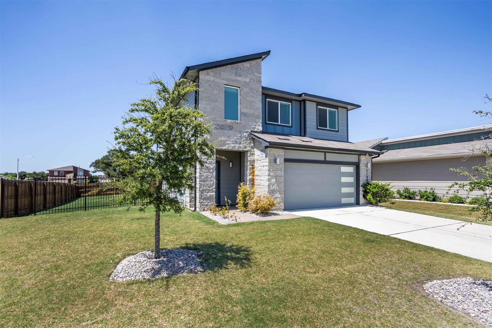 2100  Tucker Ln, photo 3