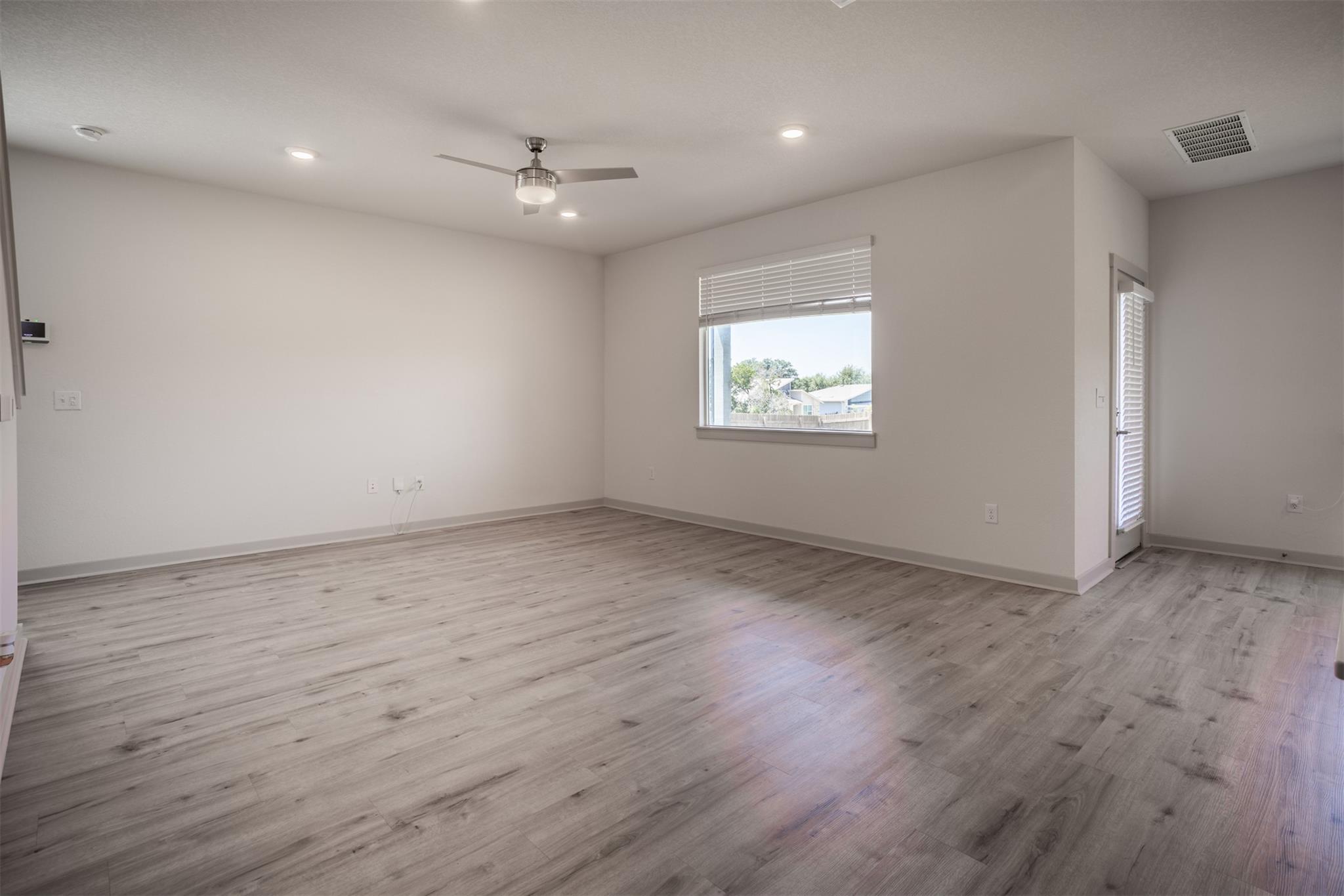 2100  Tucker Ln, photo 9
