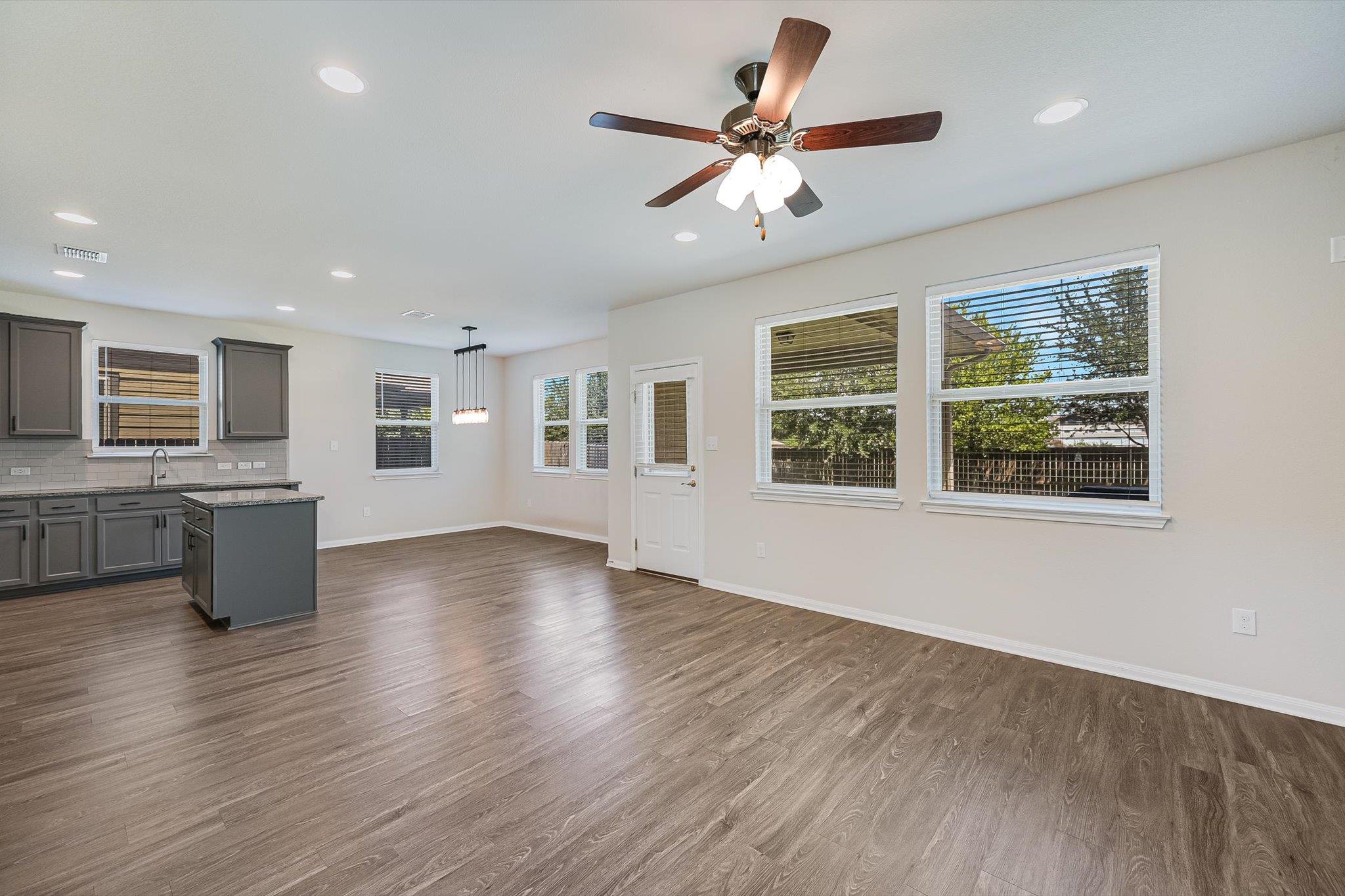1300  Falconer Way, photo 3