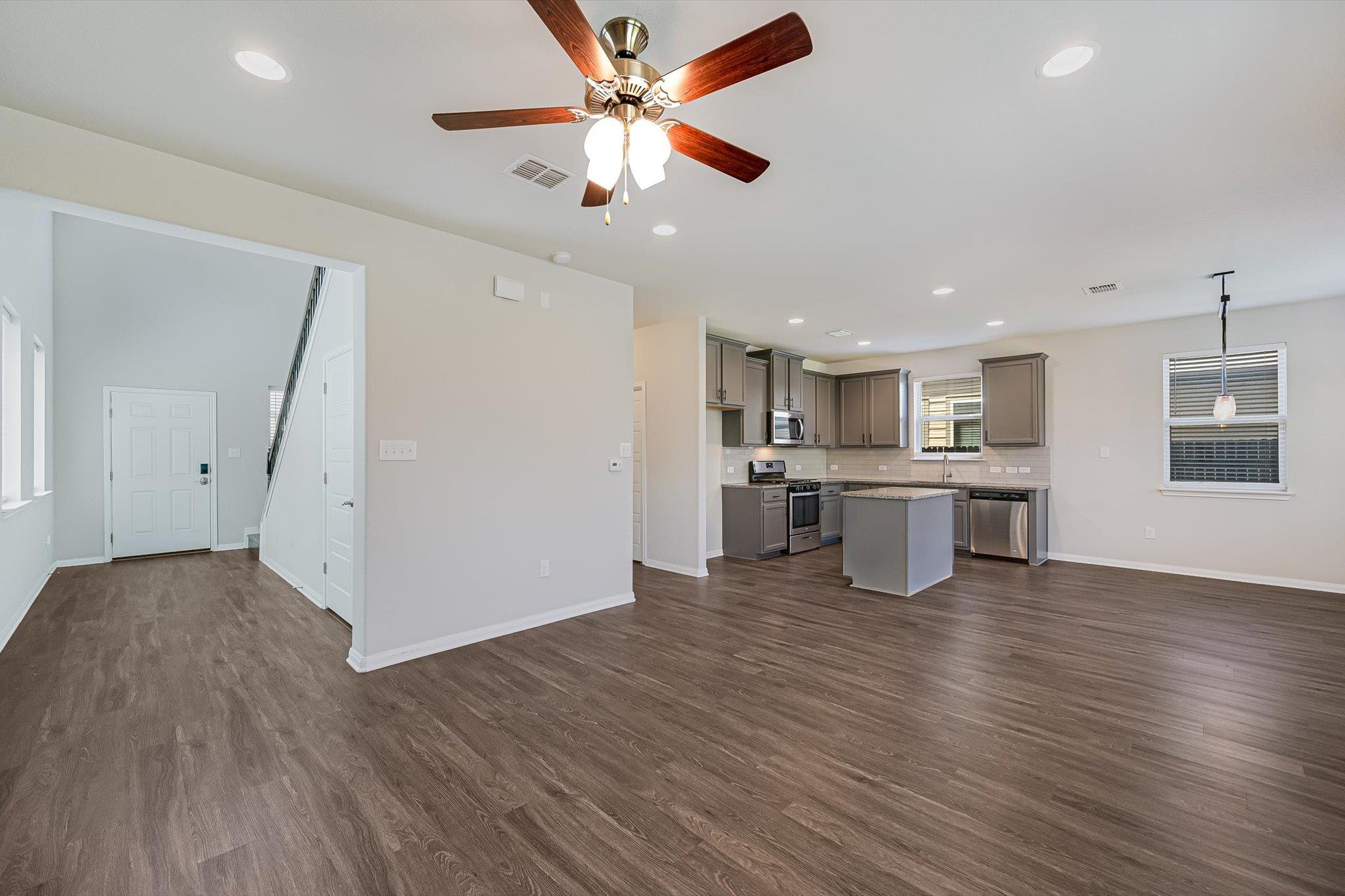 1300  Falconer Way, photo 4