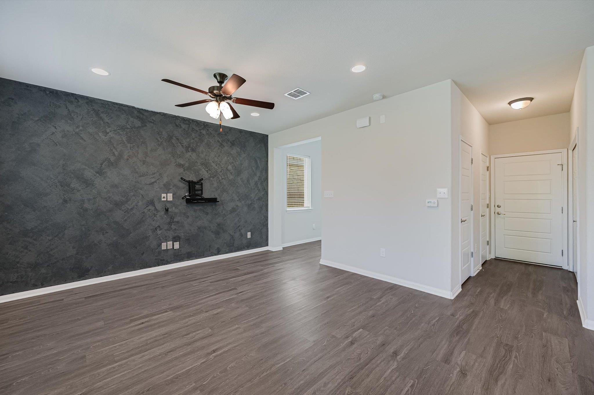 1300  Falconer Way, photo 5