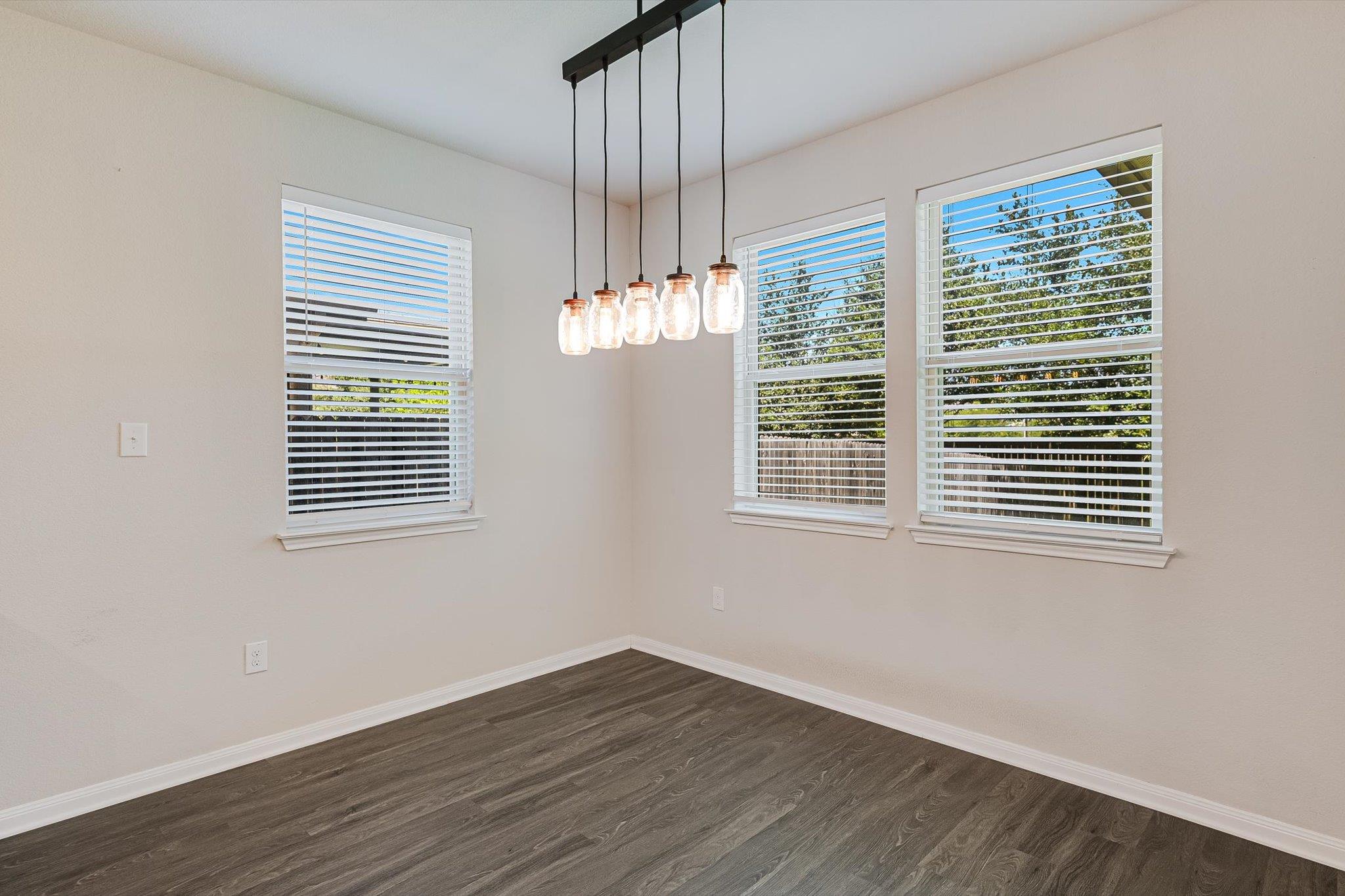 1300  Falconer Way, photo 9