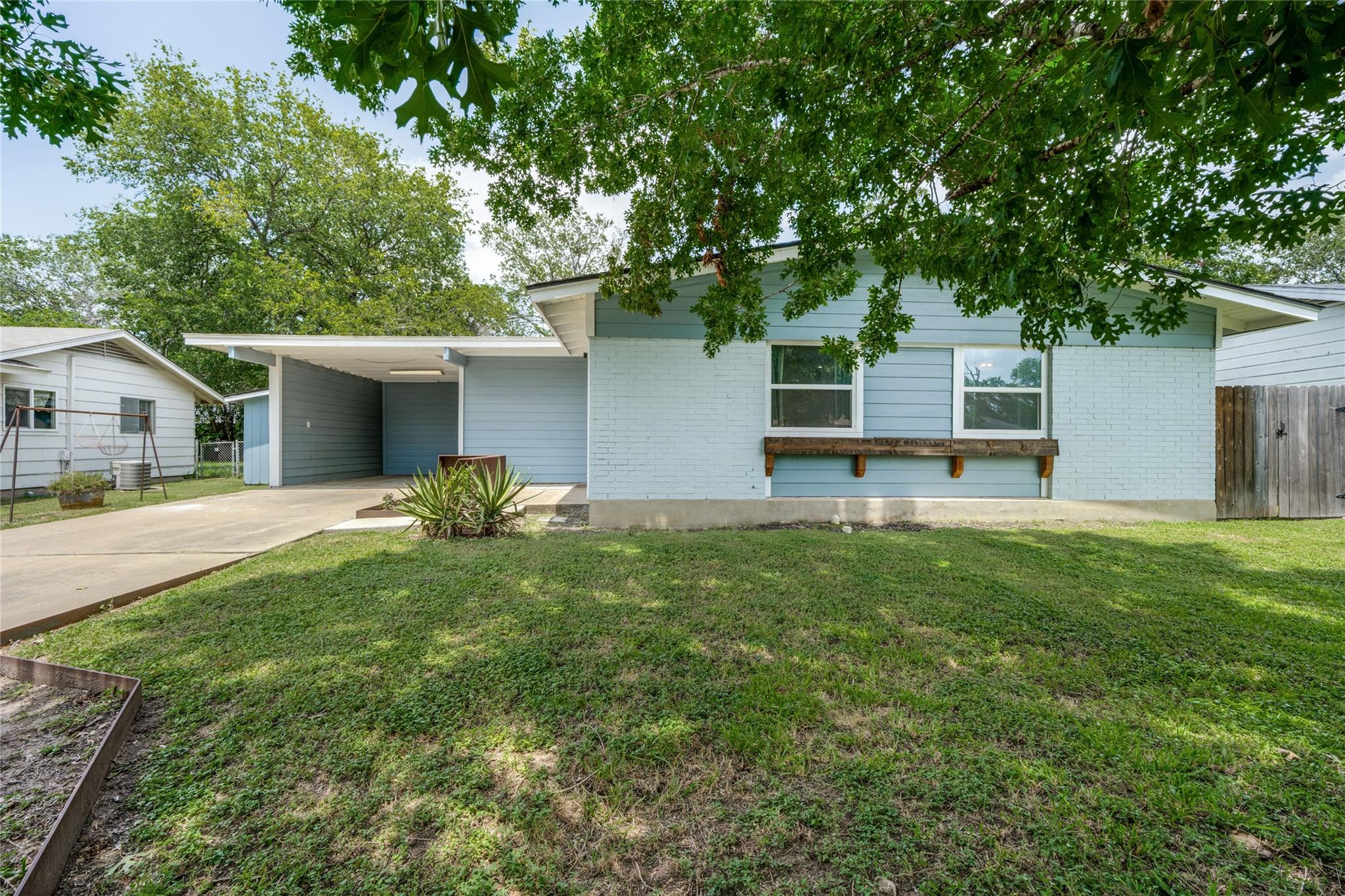304  Tamworth Ave, photo 2