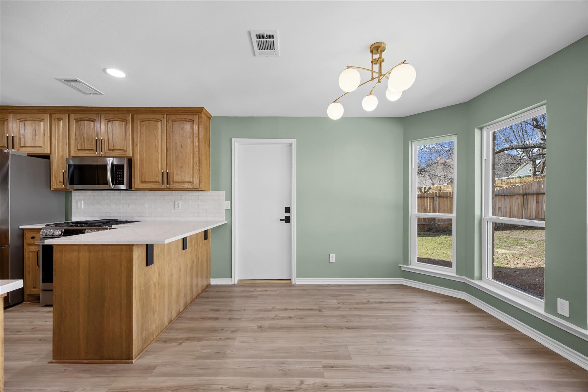 1002  Crestview St, photo 11