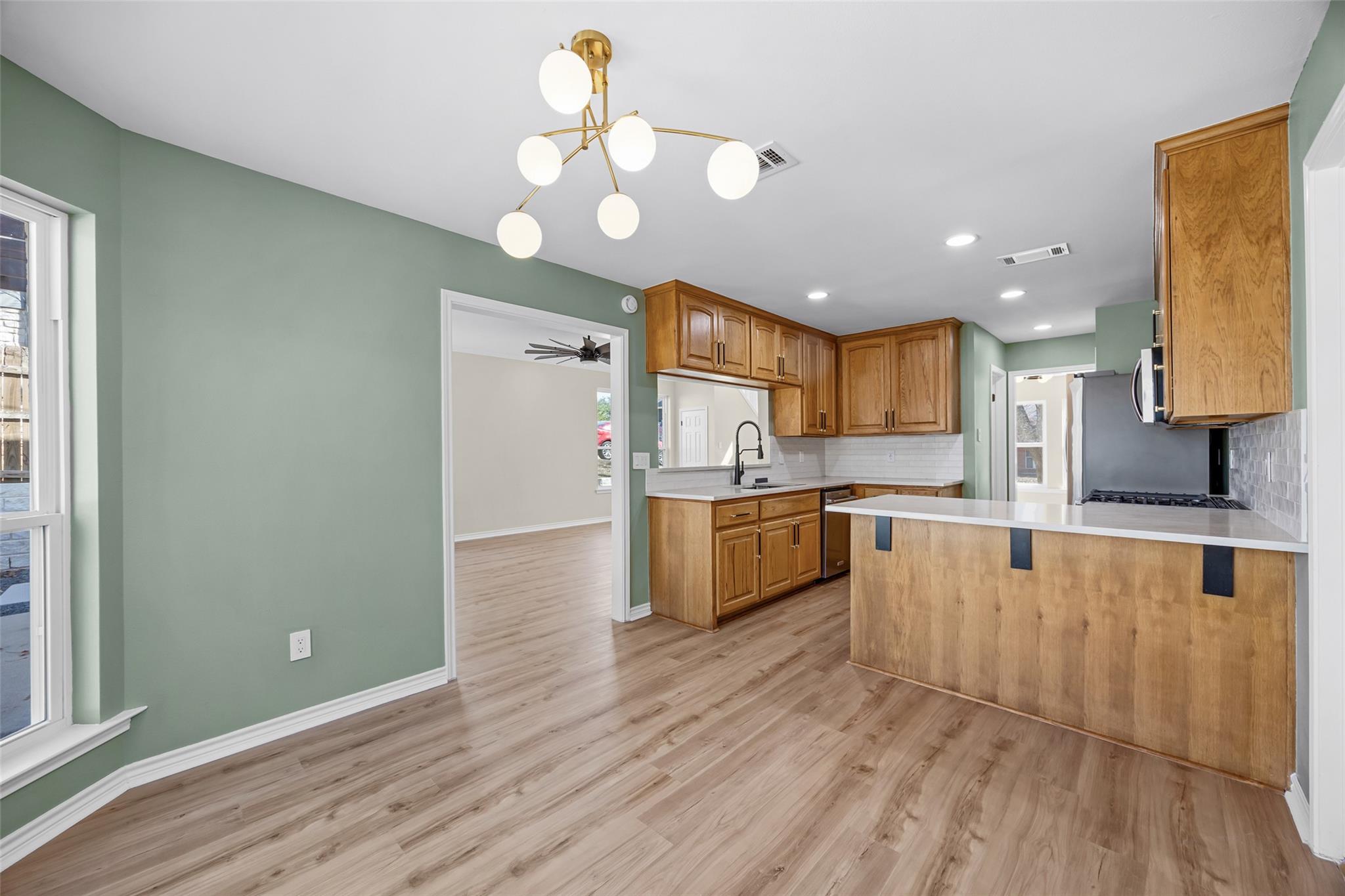 1002  Crestview St, photo 12