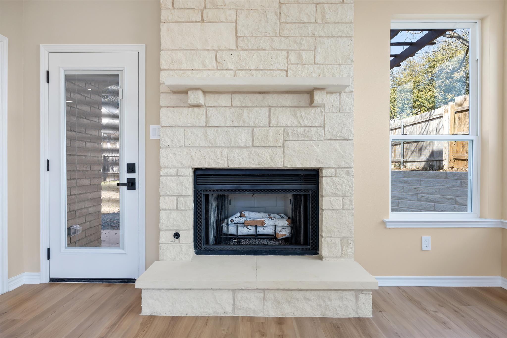 1002  Crestview St, photo 3