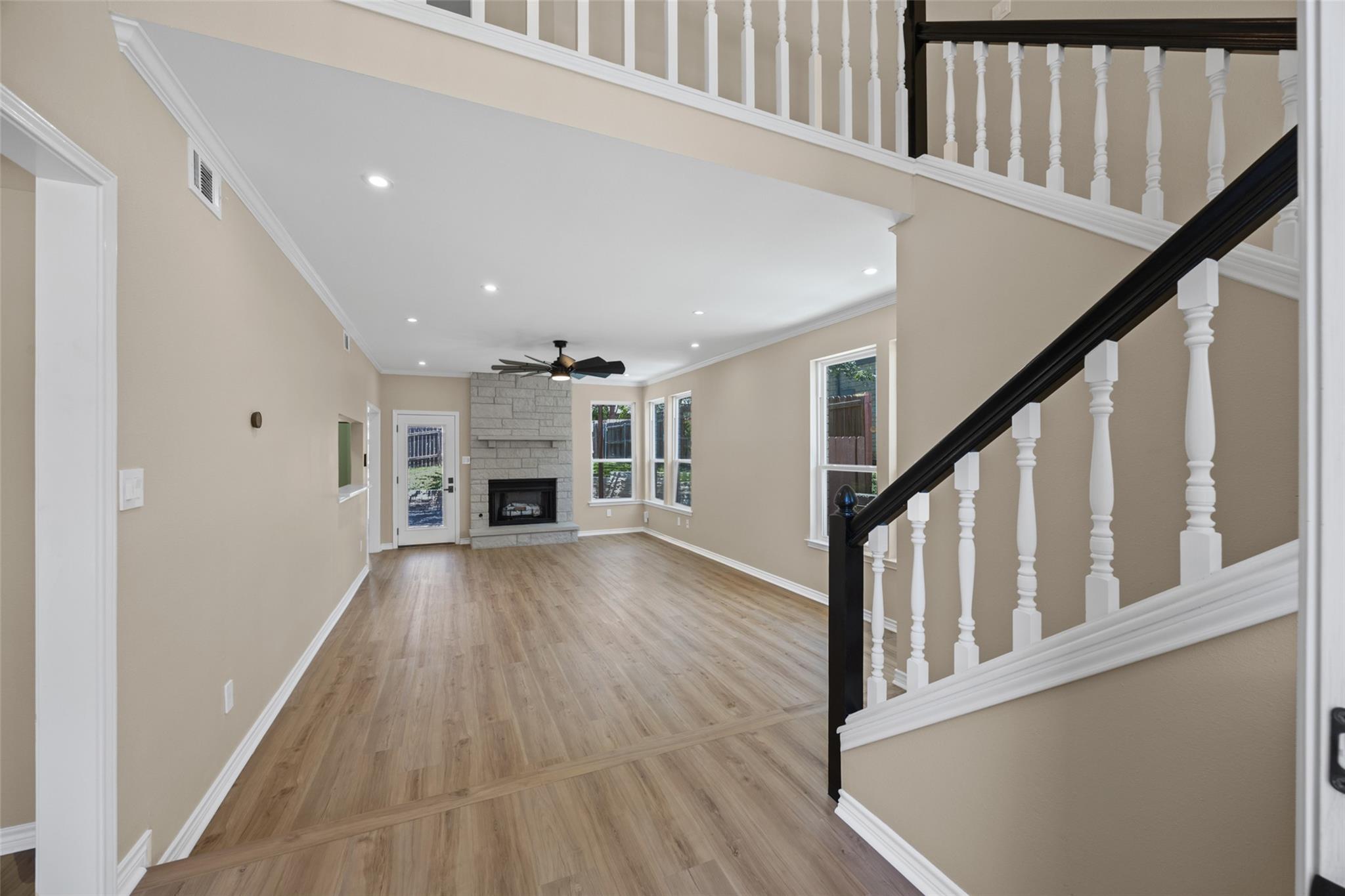 1002  Crestview St, photo 7