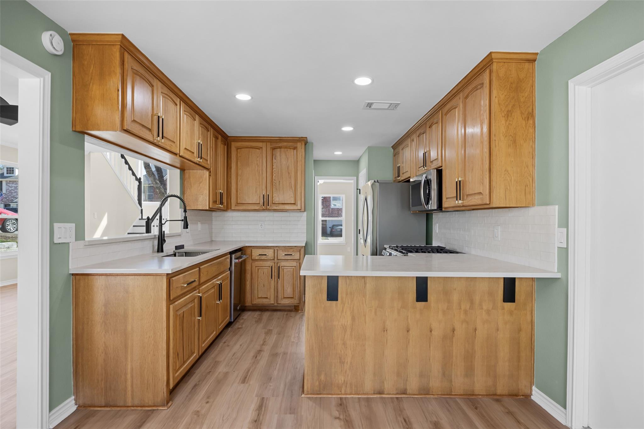 1002  Crestview St, photo 8