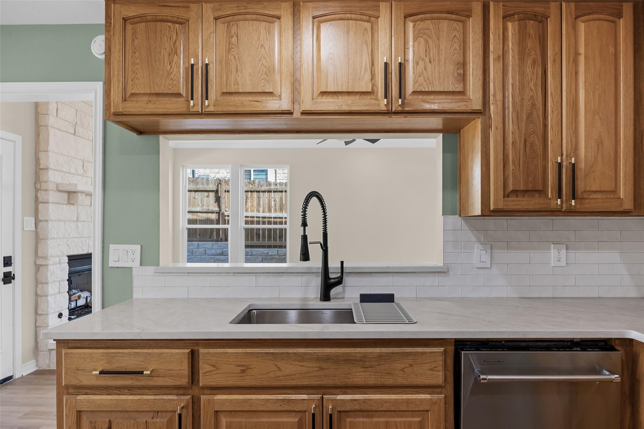 1002  Crestview St, photo 9