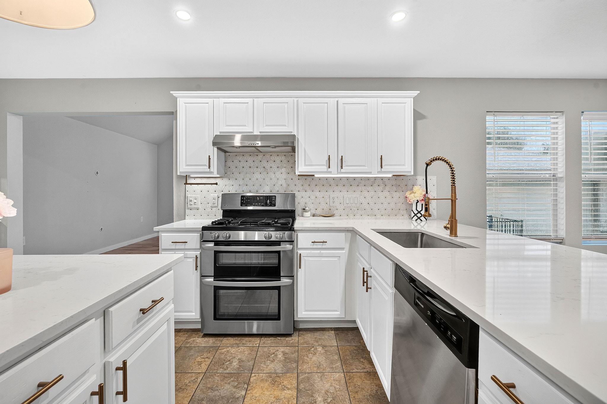 1703  Mimosa Ln, photo 11