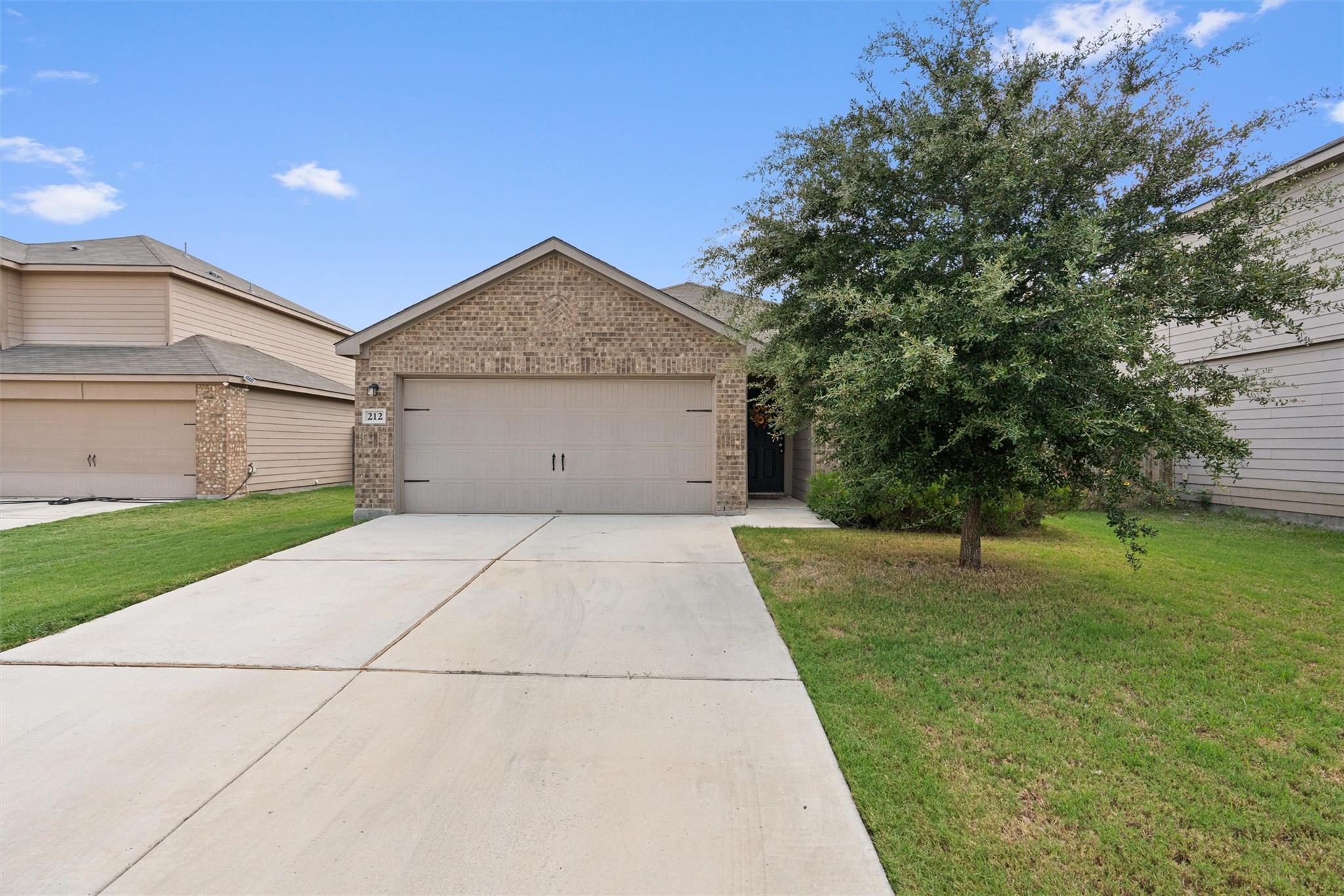 212  Hyacinth Way, photo 3