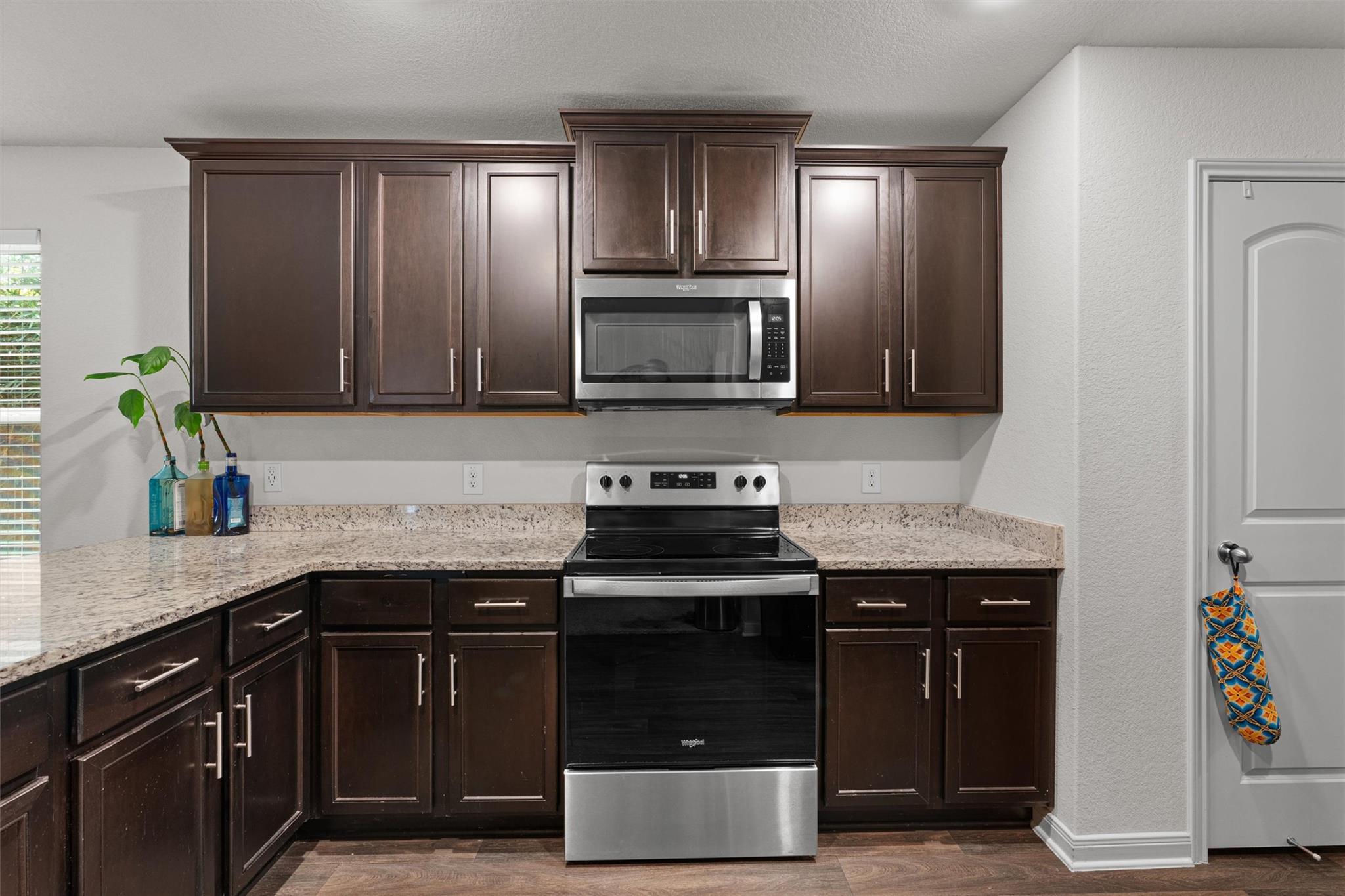 212  Hyacinth Way, photo 9