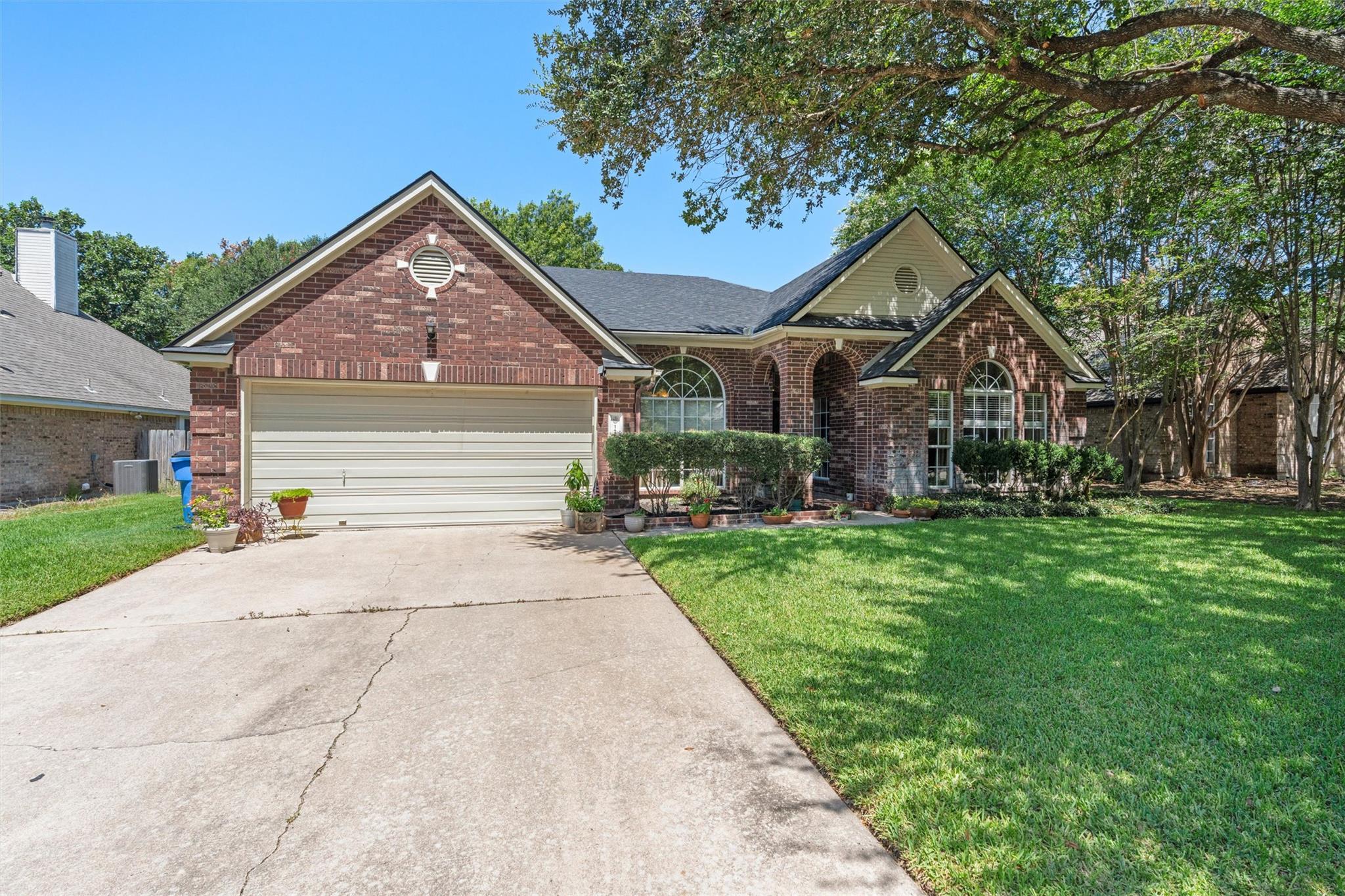1208  Brophy Dr, photo 2
