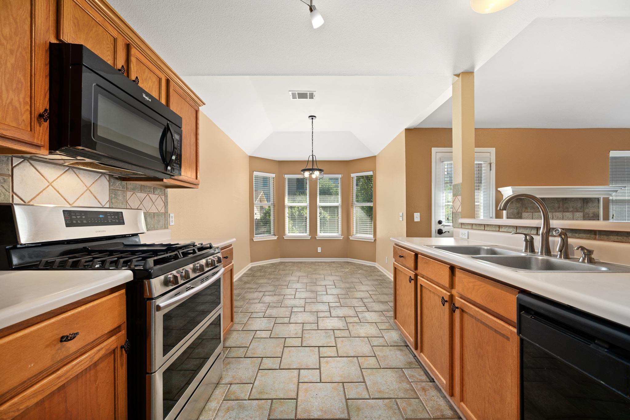 600  Sparkling Brook Ln, photo 12