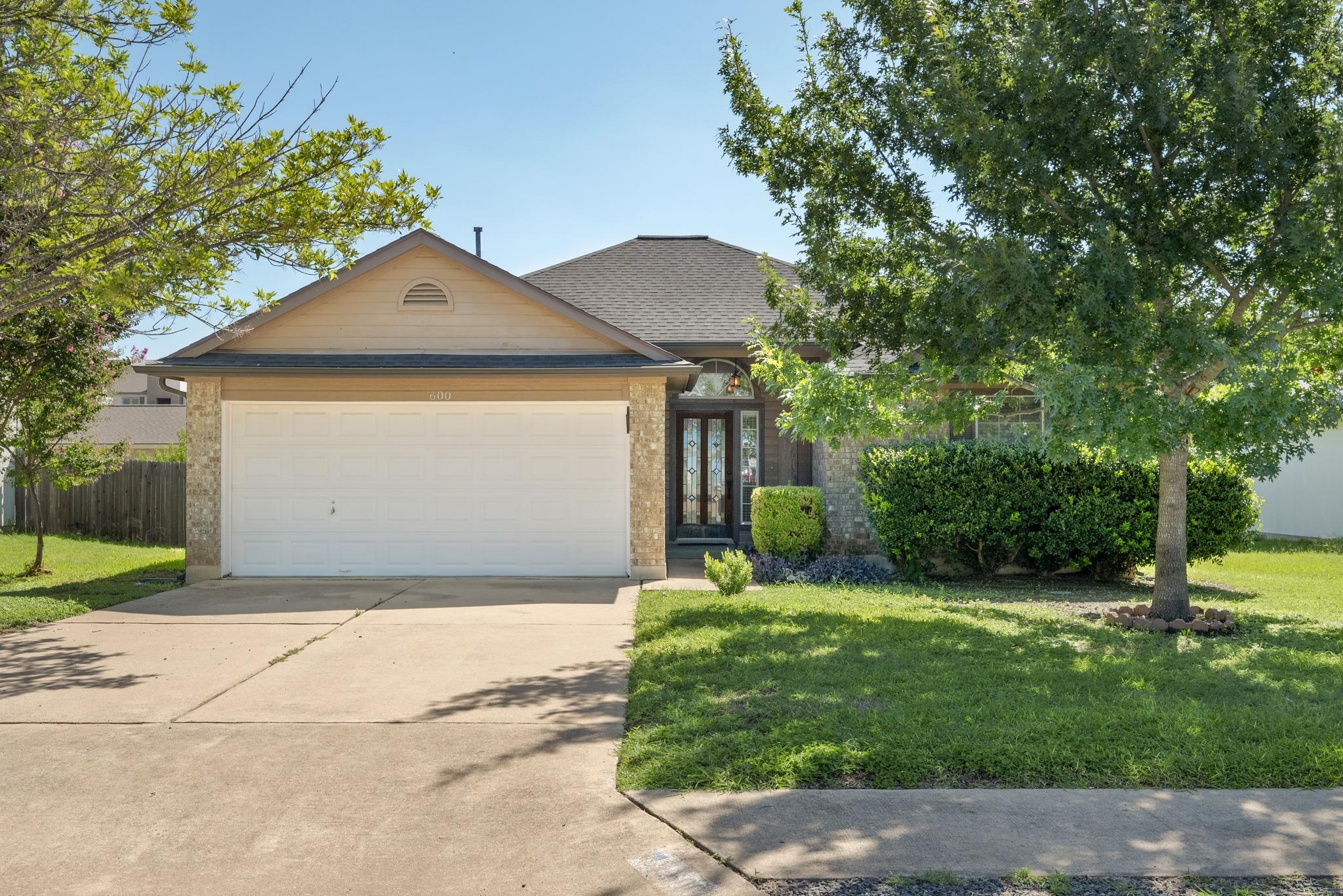 600  Sparkling Brook Ln, photo 3