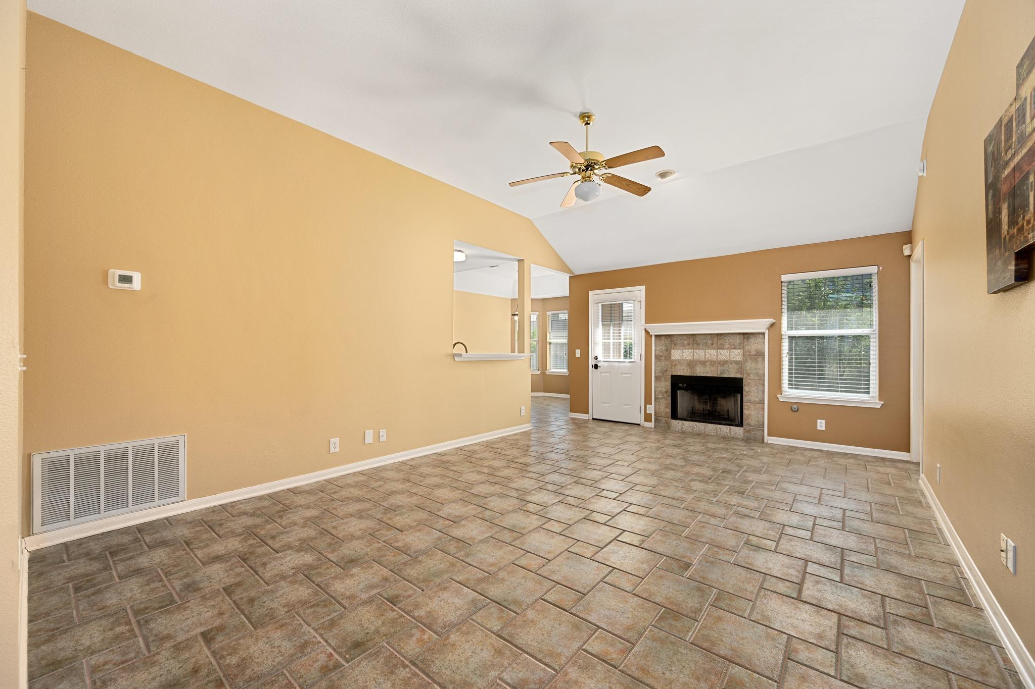600  Sparkling Brook Ln, photo 6