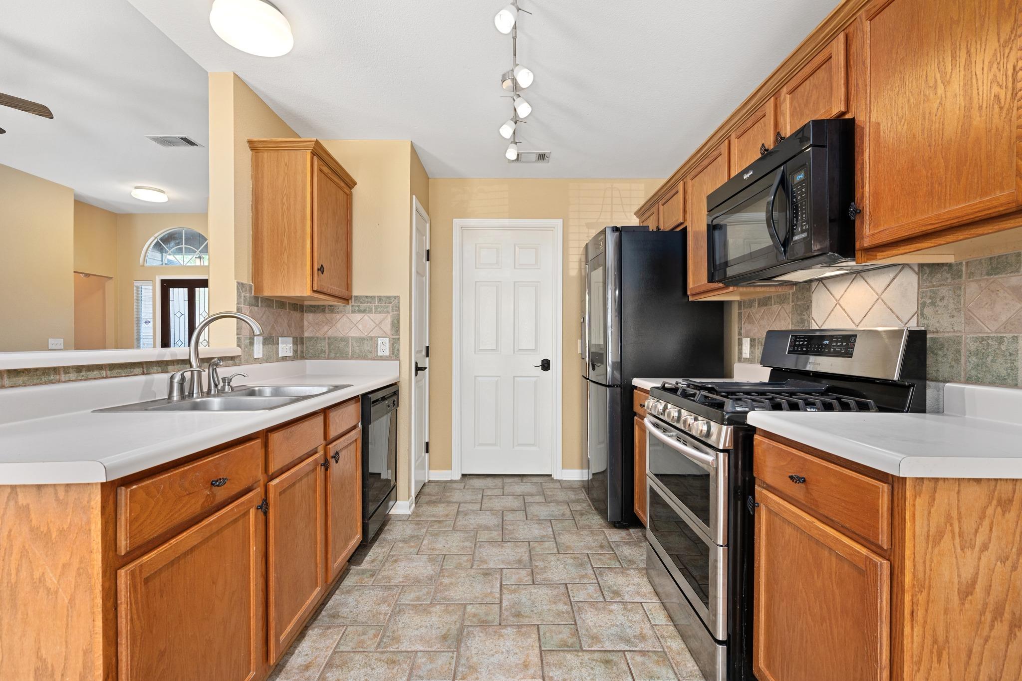 600  Sparkling Brook Ln, photo 10