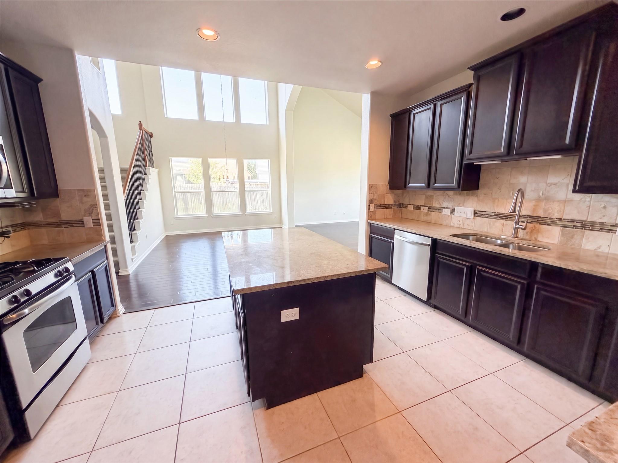 234  Wells Bnd, photo 12